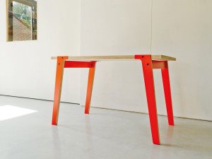 Прямоугольный деревянный обеденный стол