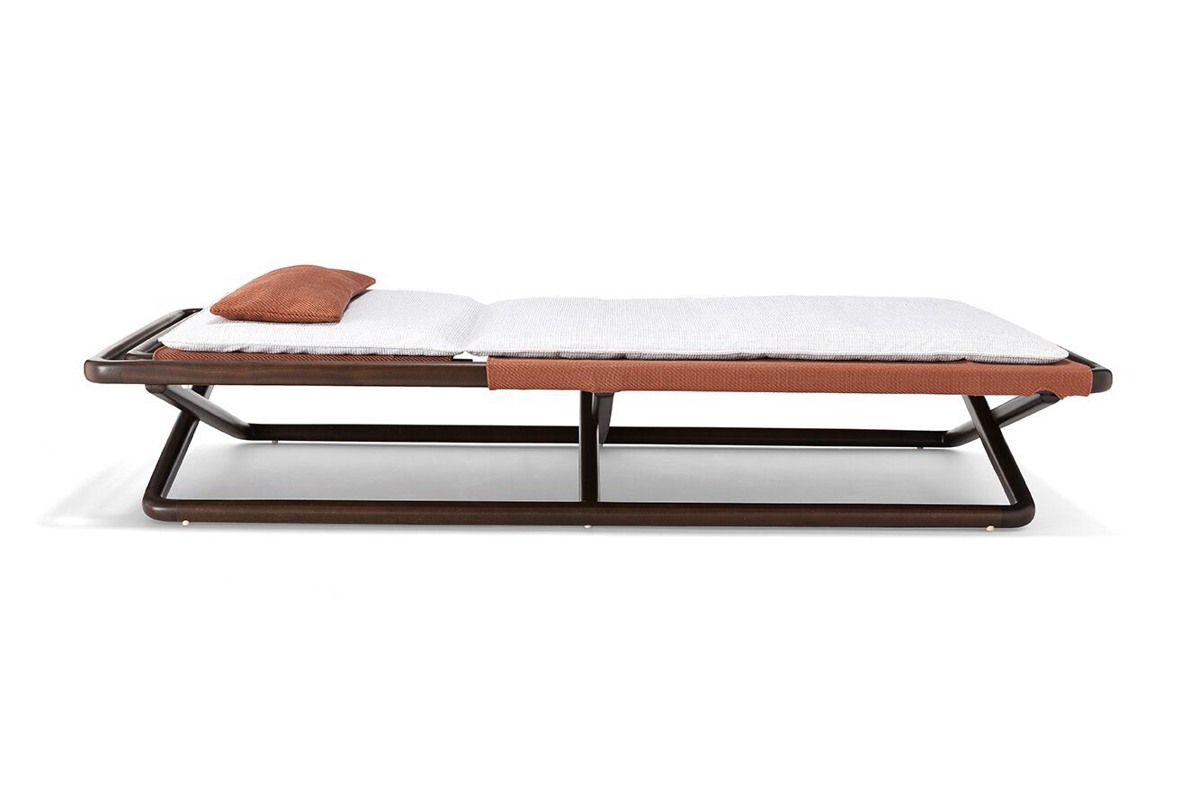 Садовая кровать с откидывающейся спинкой из красного дерева и ткани Exteta Loro Piana Interiors, Кресла Delight от Exteta ARCH-00132008 - Вид №1