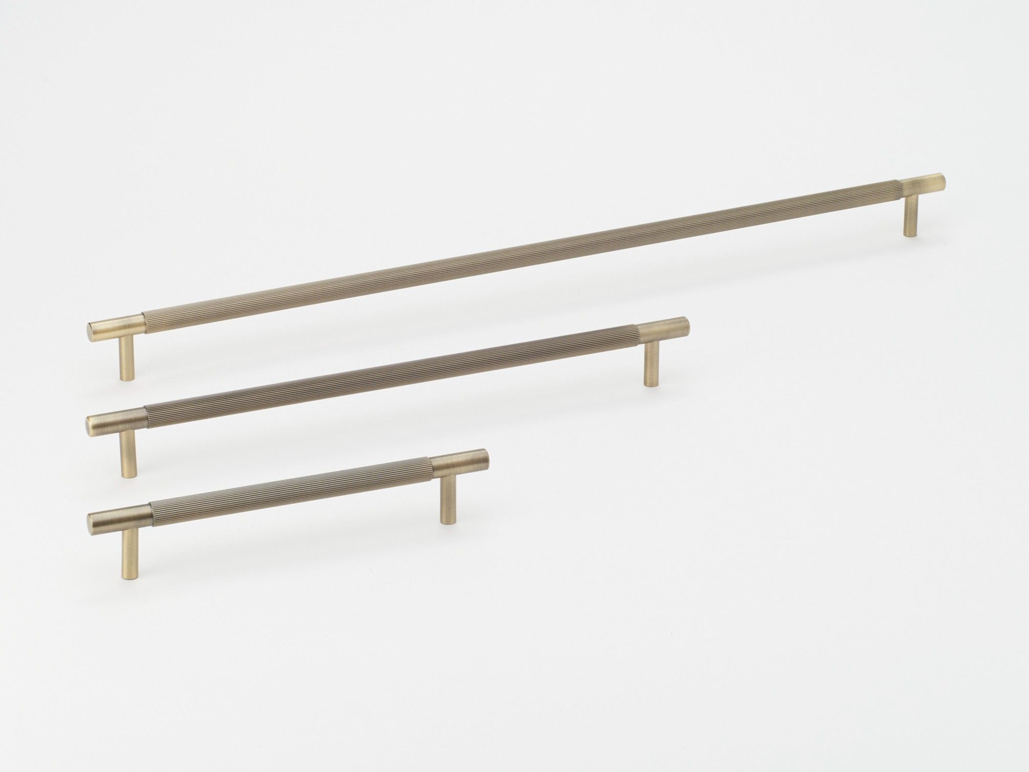 Латунь мост мебельная ручка Lo & Co Interiors LINEAR ARCH-00068486