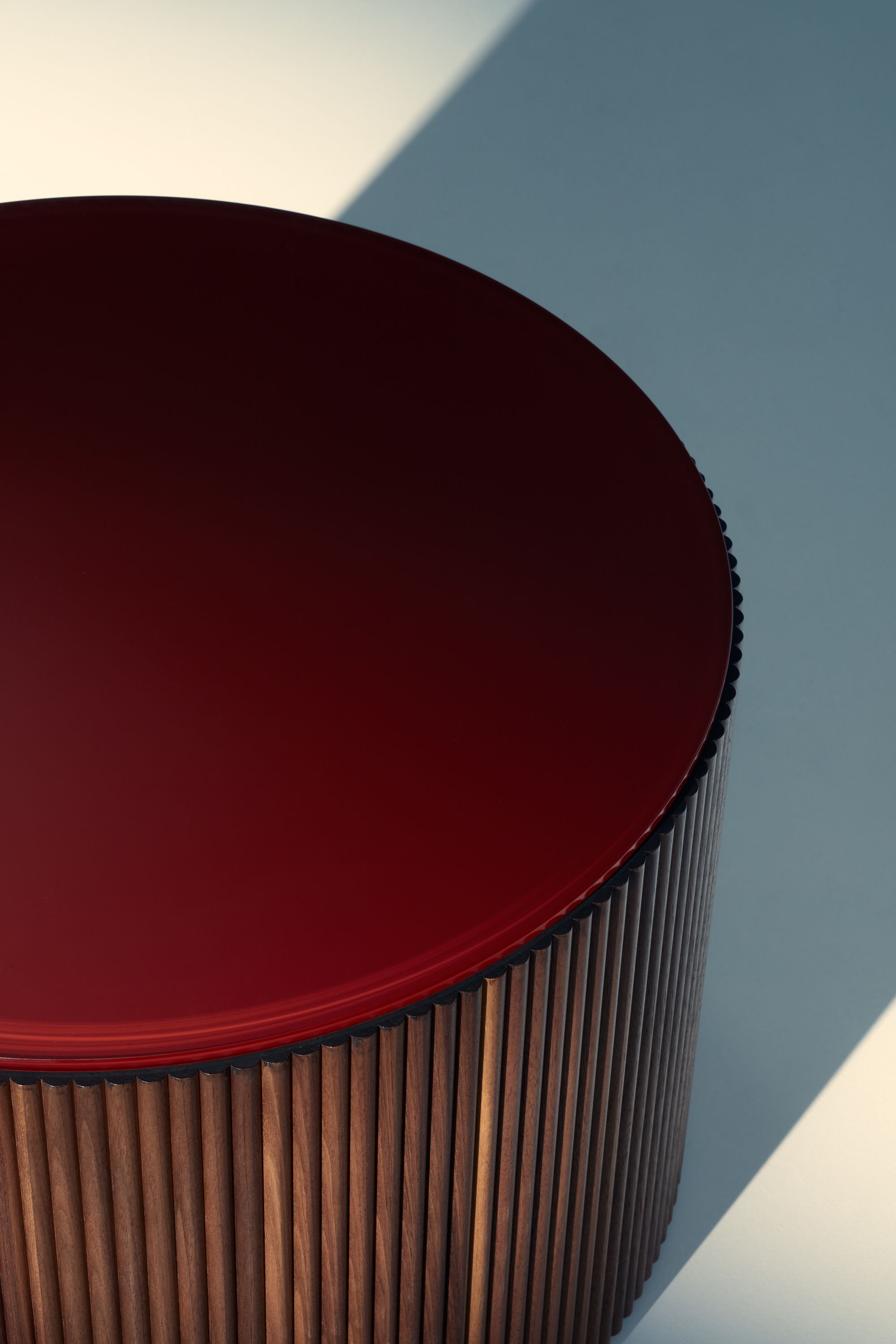 Круглый журнальный столик из ореха Каналетто и окрашенное стекло Lema Drum ARCH-00144139 - Вид №2