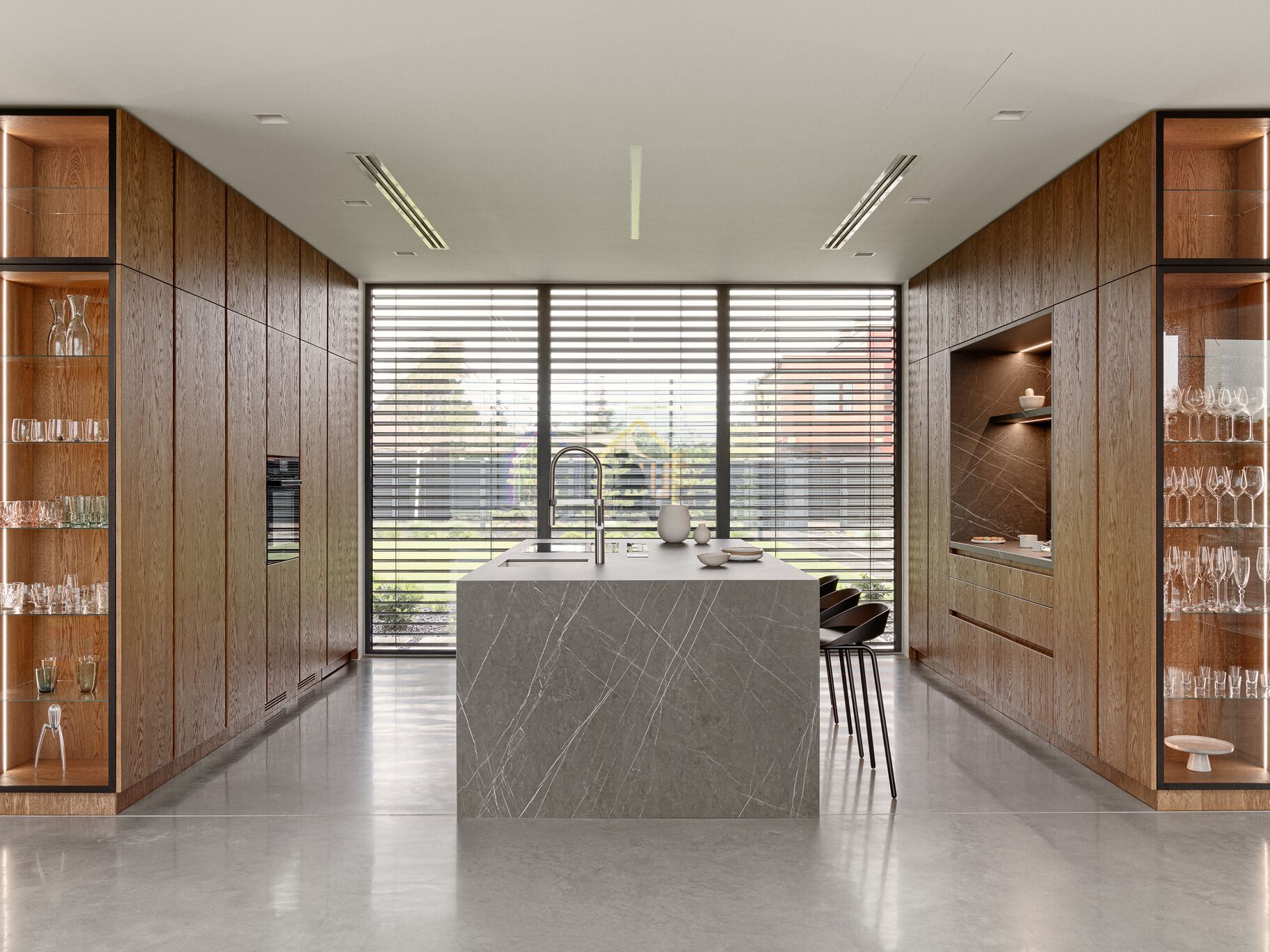 Деревянная и каменная кухня с островом Zajc Z4 ARCH-00043793