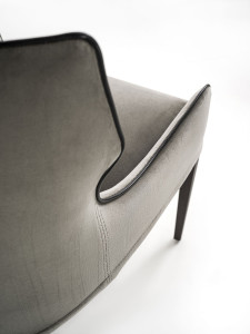 Мягкий стул из ткани