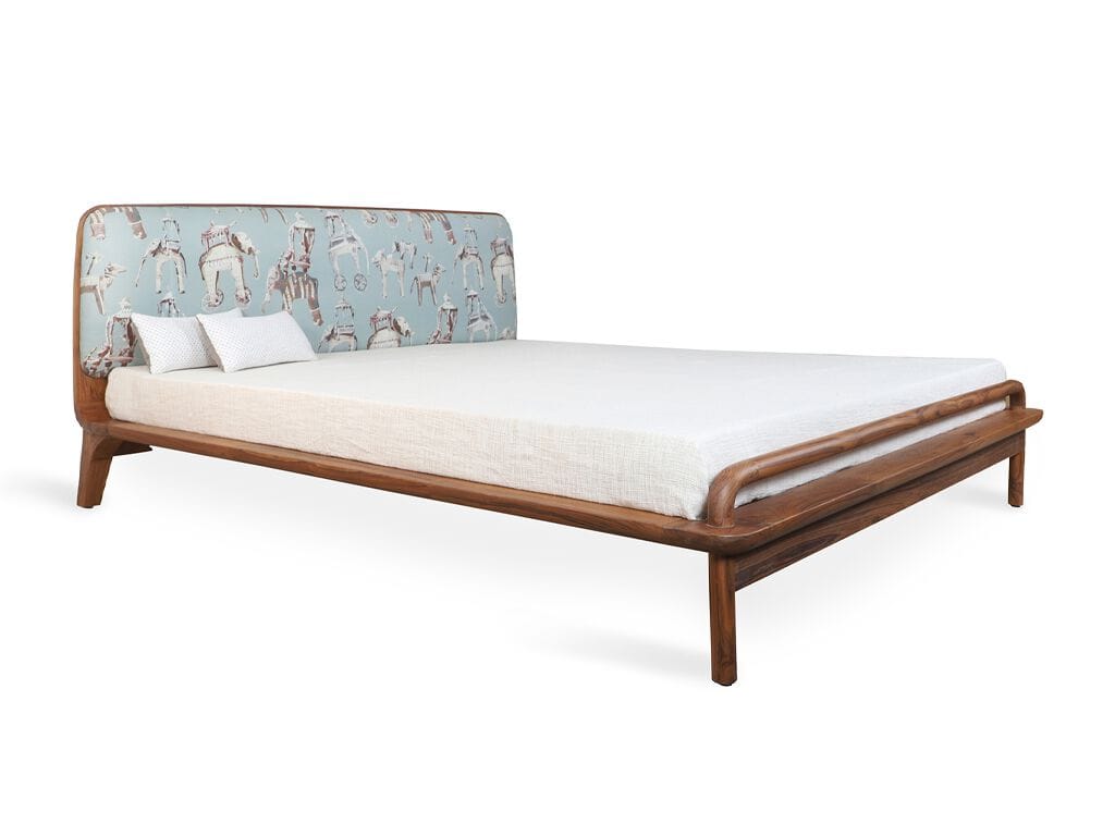 Кровать размера "king-size" из массива дерева с мягким изголовьем Alankaram KOLO ARCH-00058330