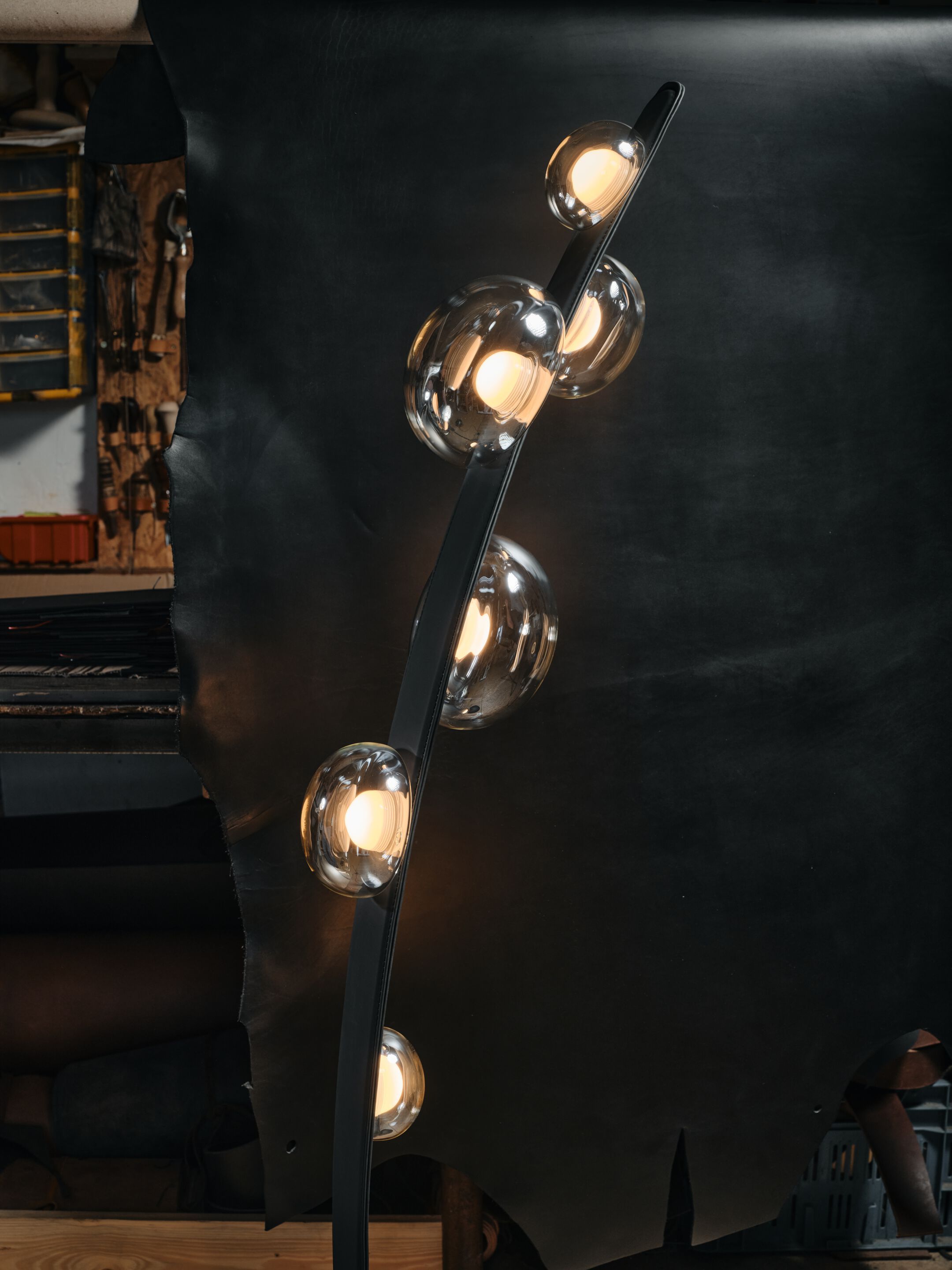 Светодиодный торшер из веганской кожи и выдувного хрусталя bomma Dew Drops ARCH-00062435 - Вид №9