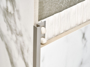 Профиль защитного выступа