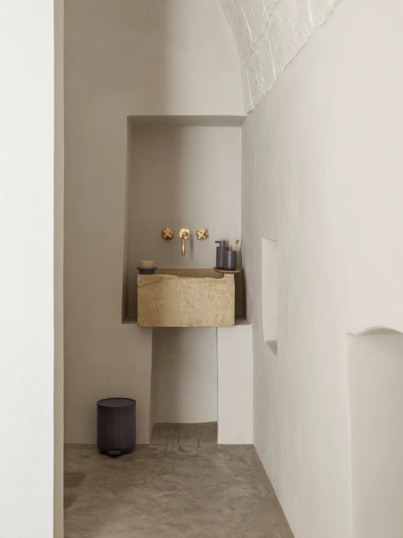 Мусорная корзина из полирезина blomus ARCH-00100407 - Вид №4