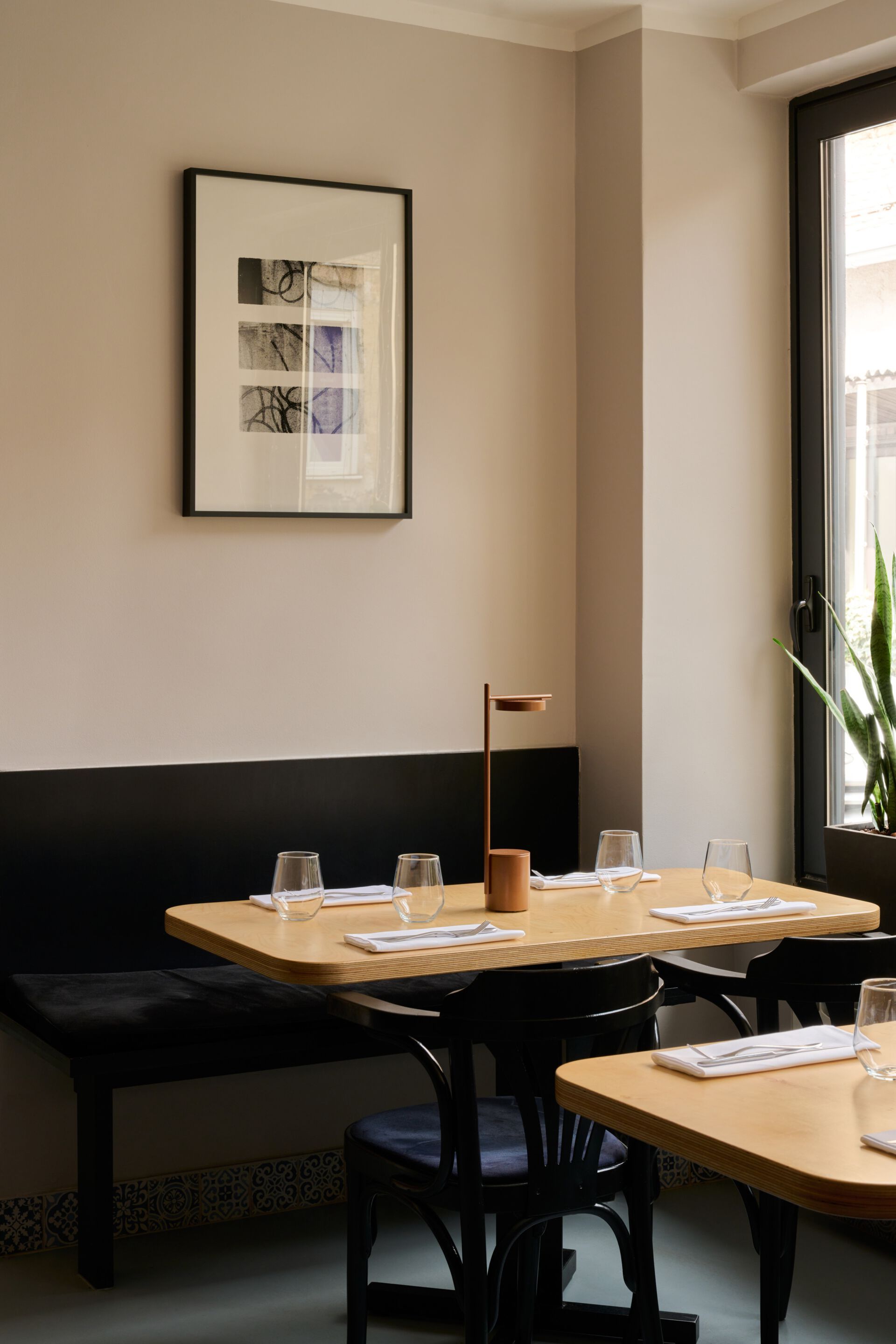 Настольная лампа с зарядкой от USB Grupa Igram ARCH-00107755 - Вид №23