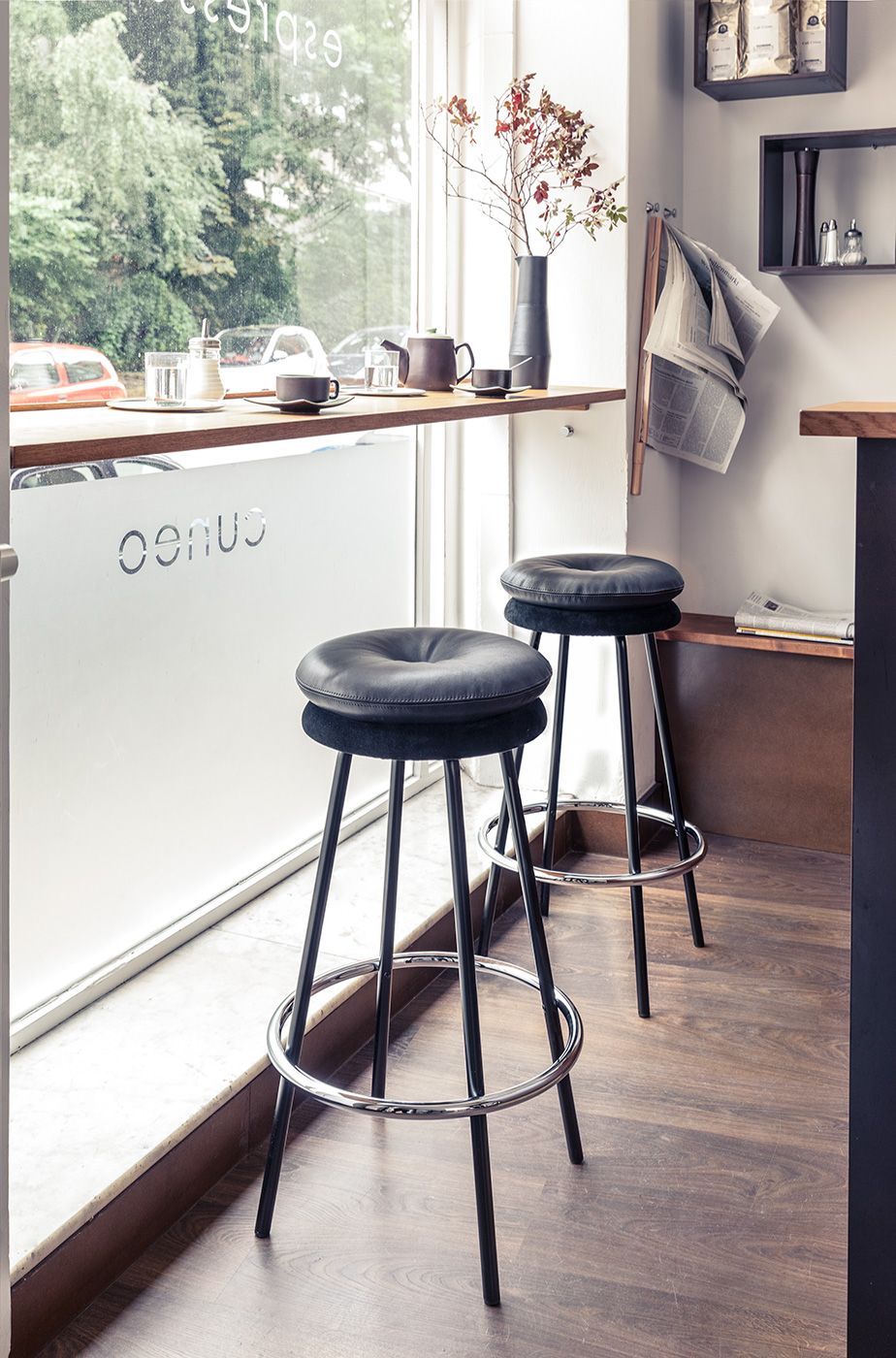 Высокий стул с мягким сиденьем Richard Lampert том ARCH-00085460 - Вид №1