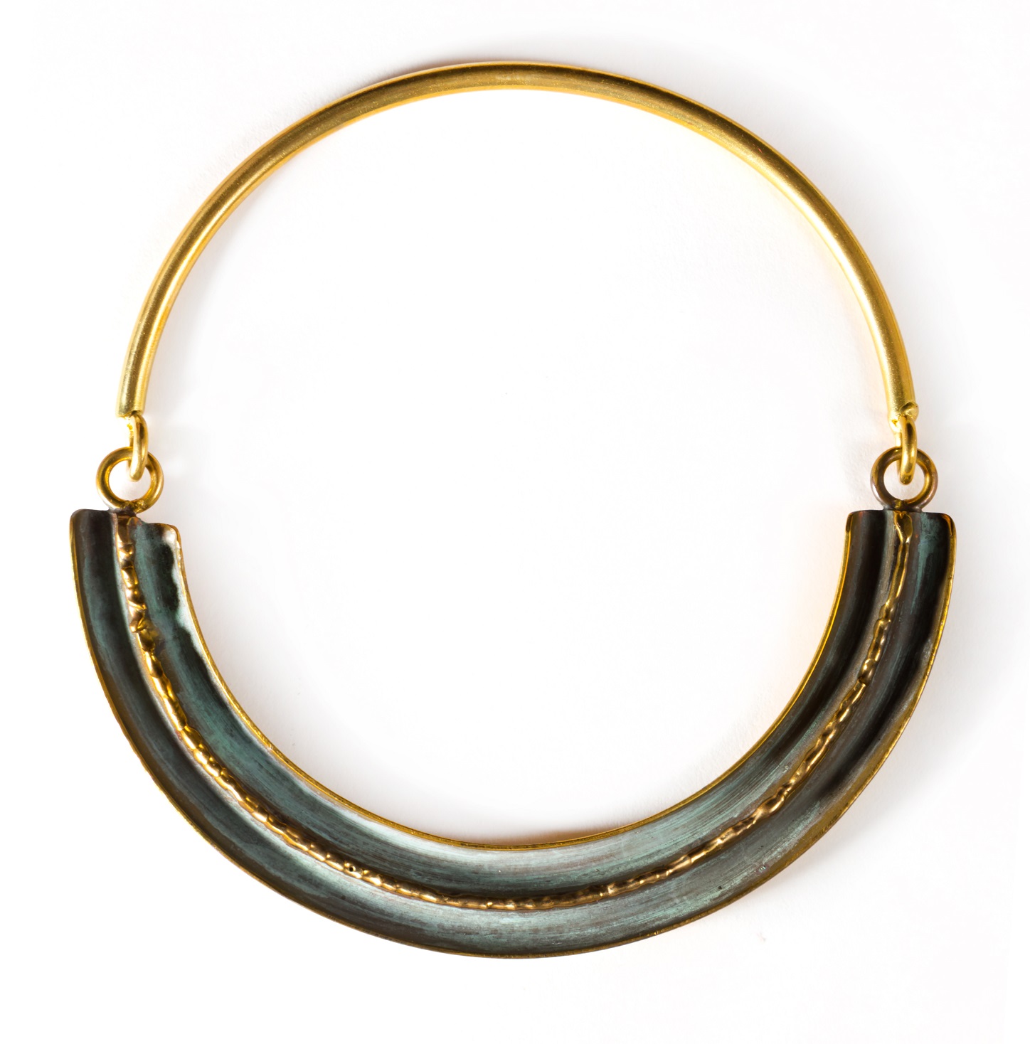 S10V Колье с рельефом, зеленая патина, латунь Arisztid Szendy Santreyd 