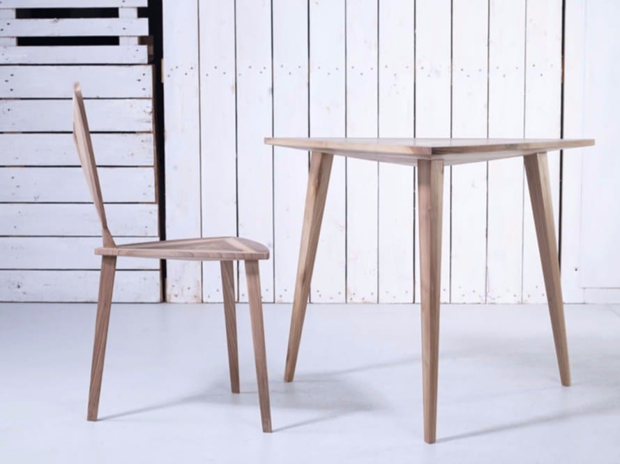 Треугольный обеденный стол из массива дерева HOOKL und STOOL Stealth ARCH-00028820 - Вид №3