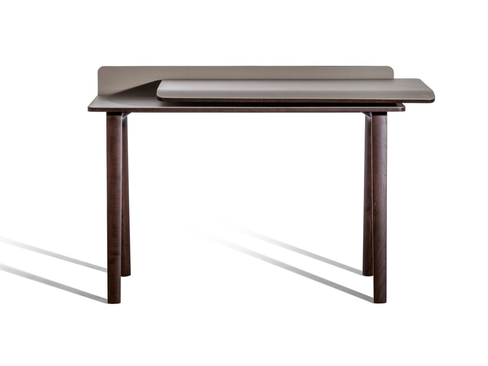 Письменный стол из массива дерева и кожаная столешница Poltrona Frau офис-системы управления ARCH-00153217 - Вид №1