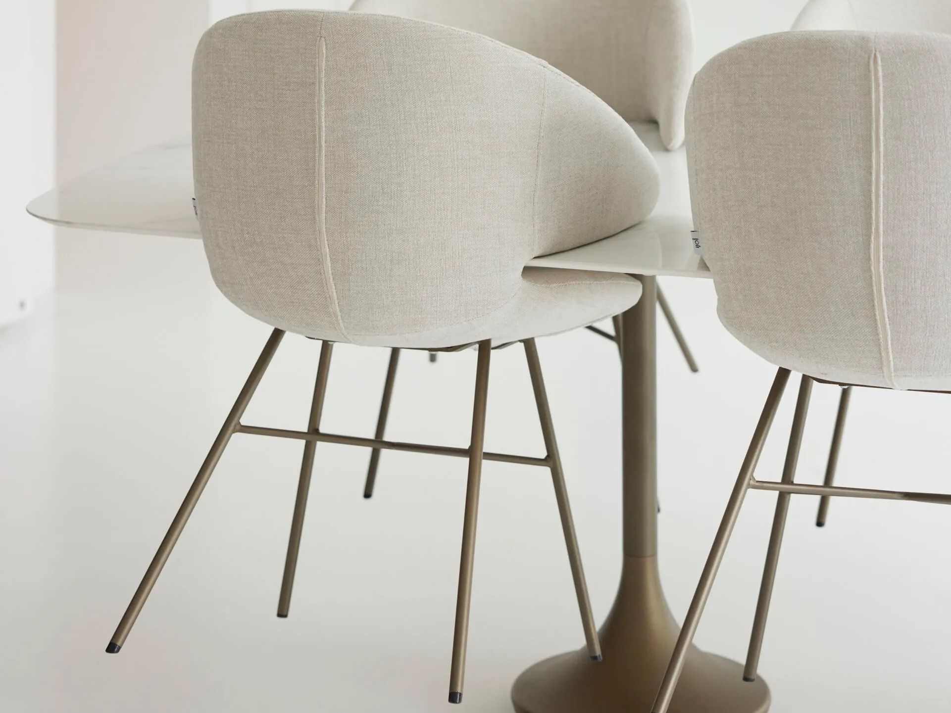 Мягкий стул из ткани Joli Morisot ARCH-00149320