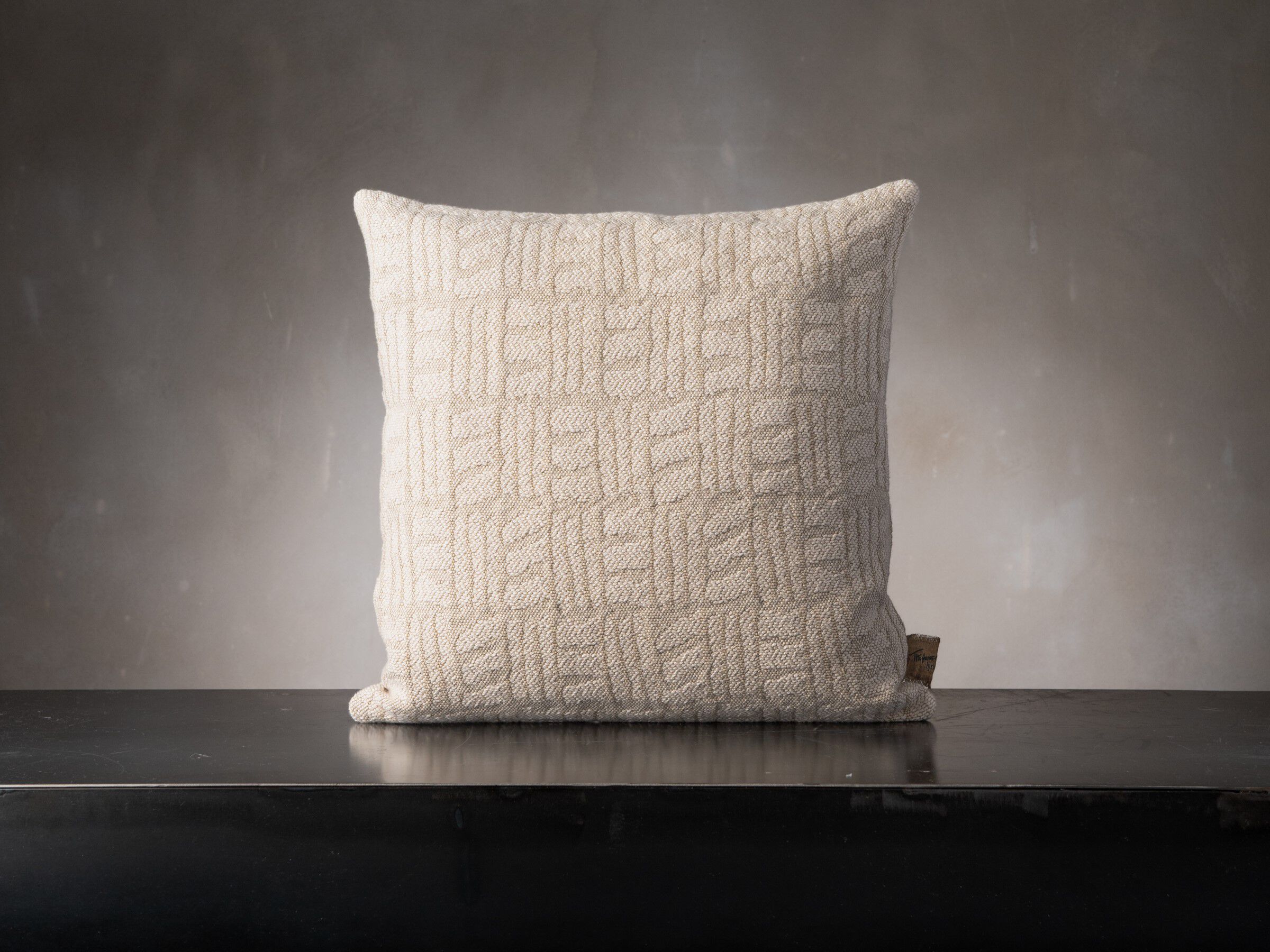 Квадратная подушка из хлопка The House of Lyria CHITON ARCH-00107991