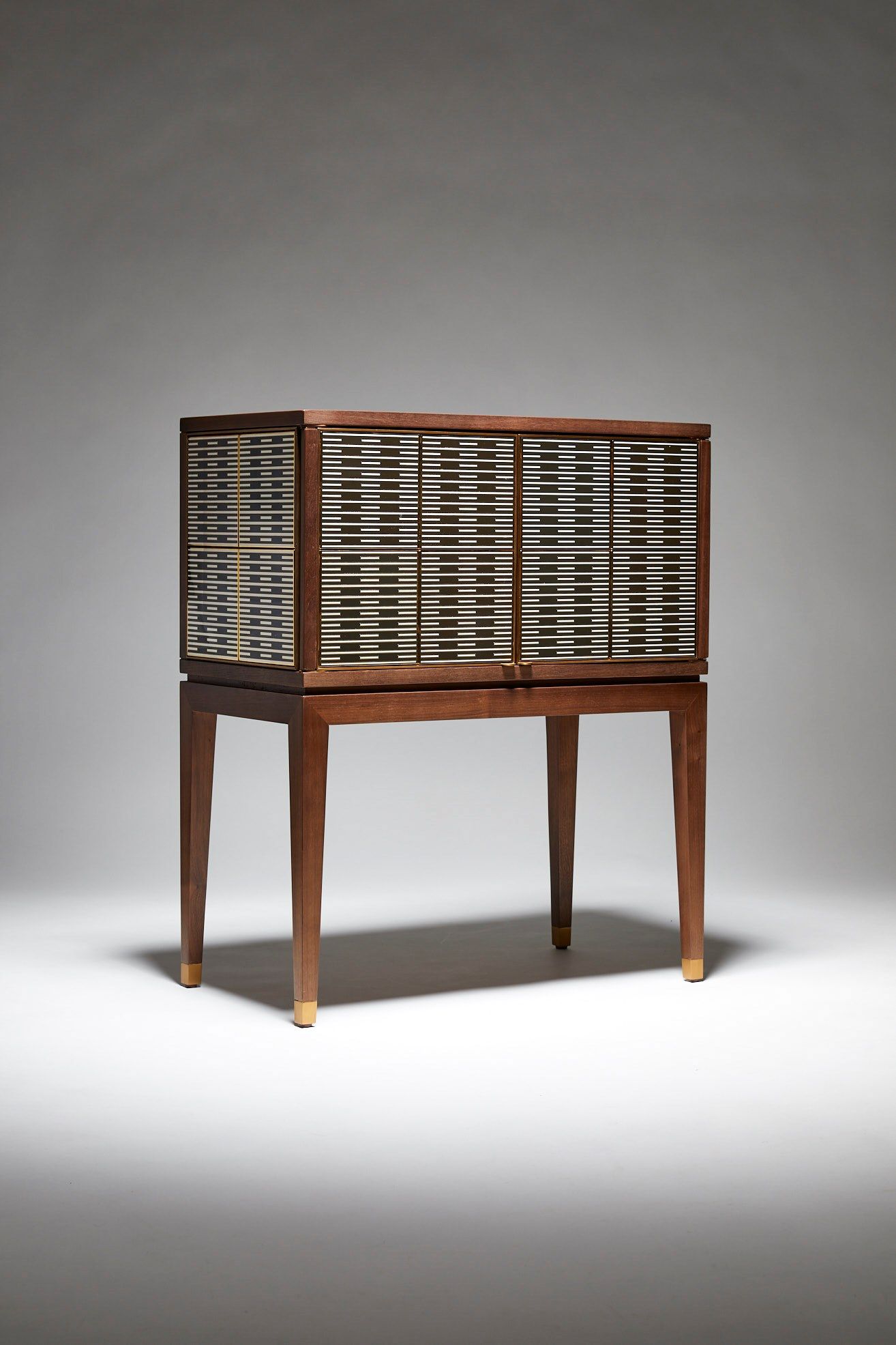 Деревянный шкаф с распашными дверями REDA AMALOU DESIGN Limited Edition ARCH-00026216 - Вид №1