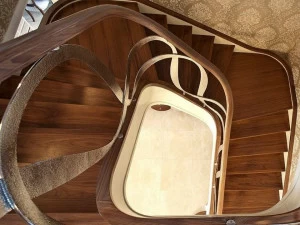 Siller Treppen П-образная открытая лестница из массива дерева Dubai