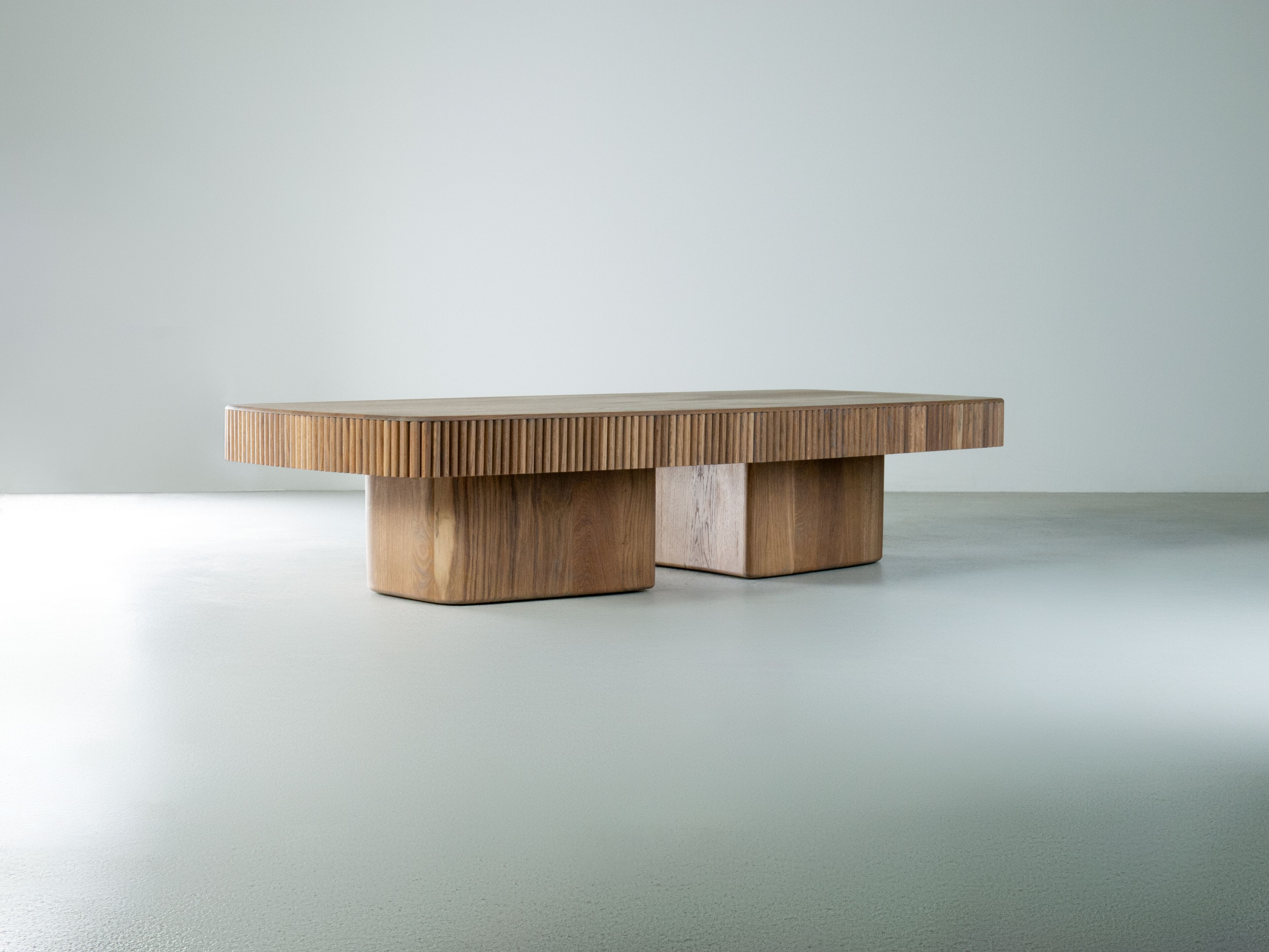 Журнальный столик из массива дерева HOOKL und STOOL TAKUDA ARCH-00050743 - Вид №1