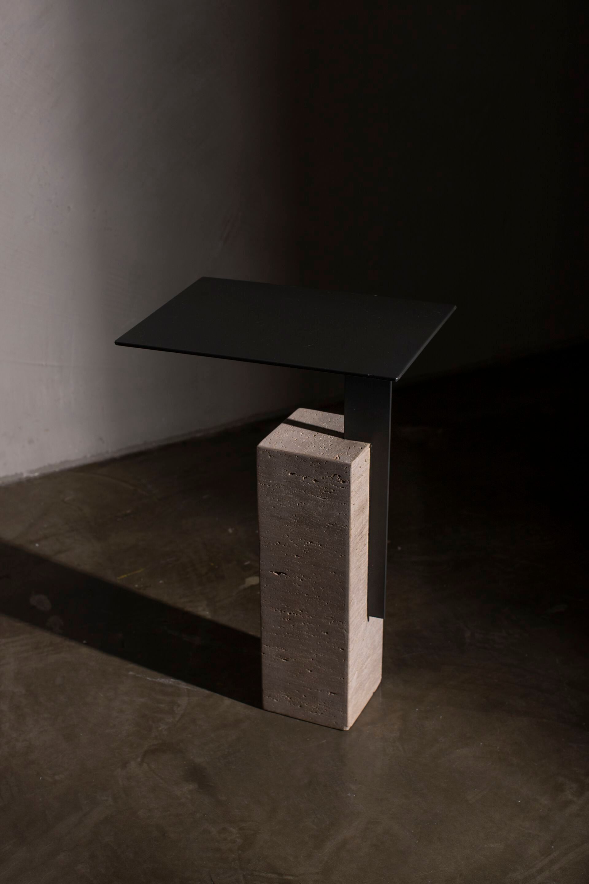 Журнальный столик с травертиновым основанием и металлической столешницей YET. Design Studio MONO ARCH-00029357 - Вид №6