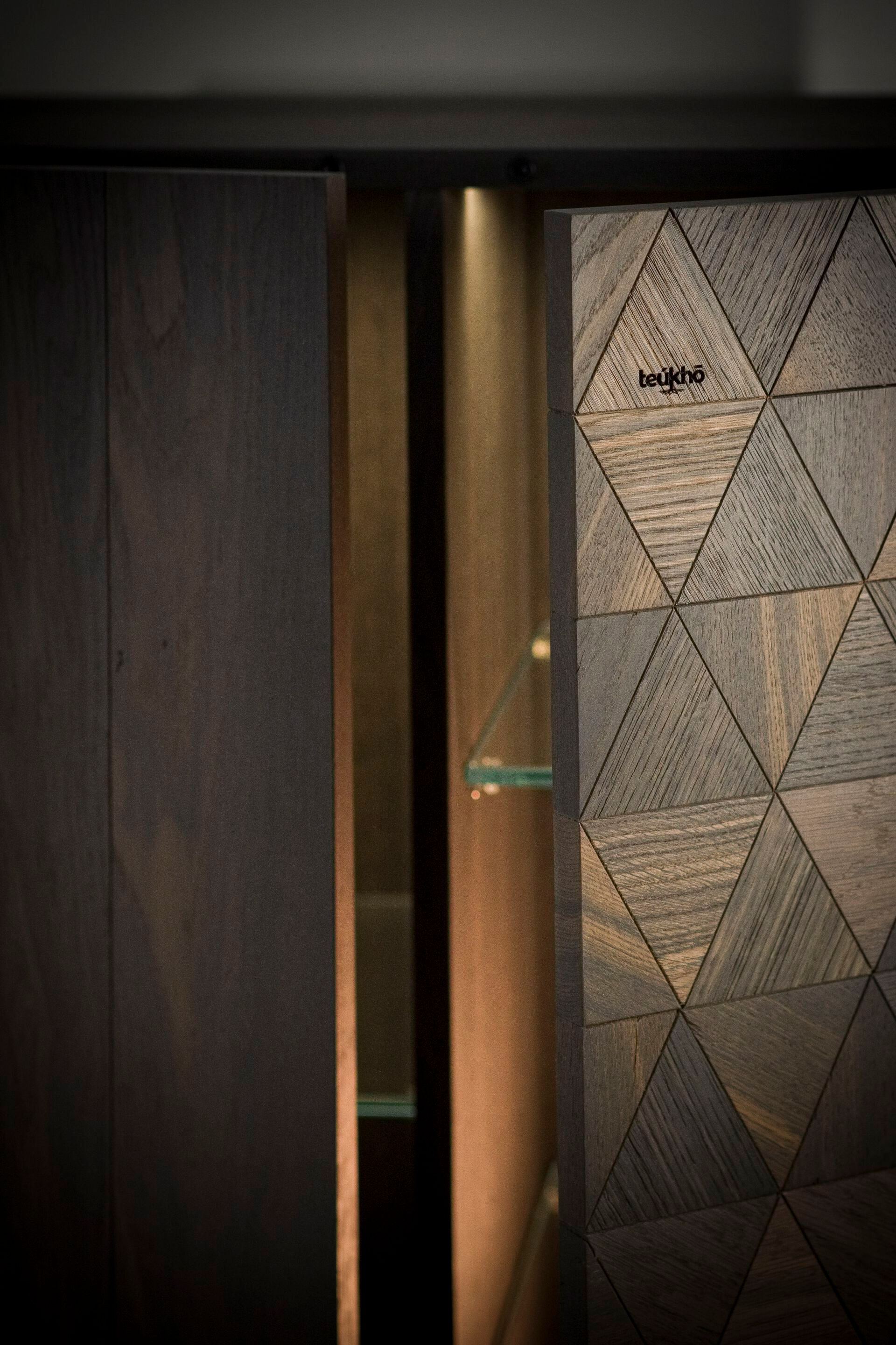 Шкаф из ископаемого дуба Teúkhō TRIGONO ARCH-00056133 - Вид №6