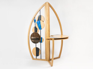 Деревянный стол