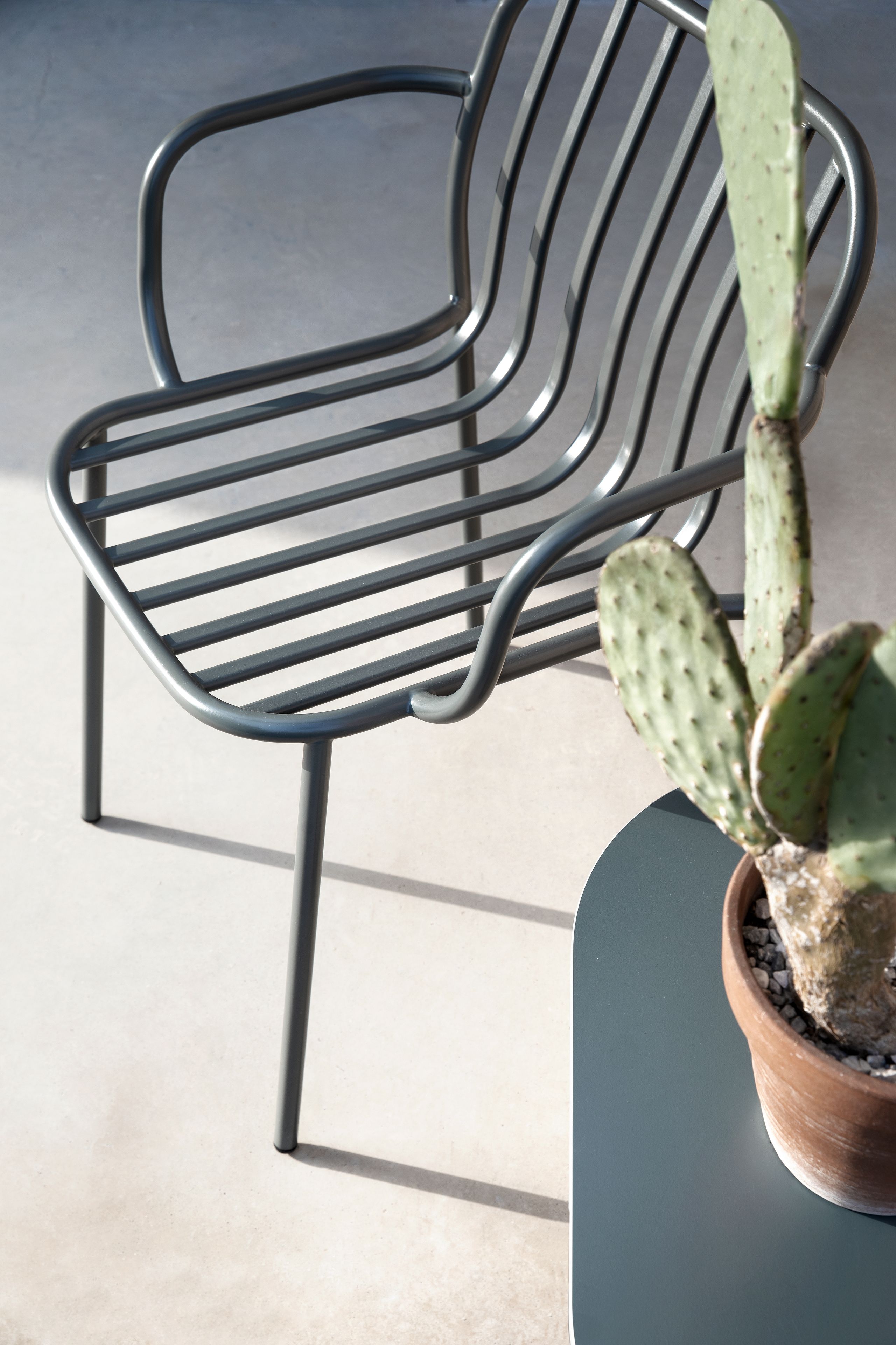 Металлический штабелируемый стул с подлокотниками TrabA' Metis ARCH-00039190 - Вид №2