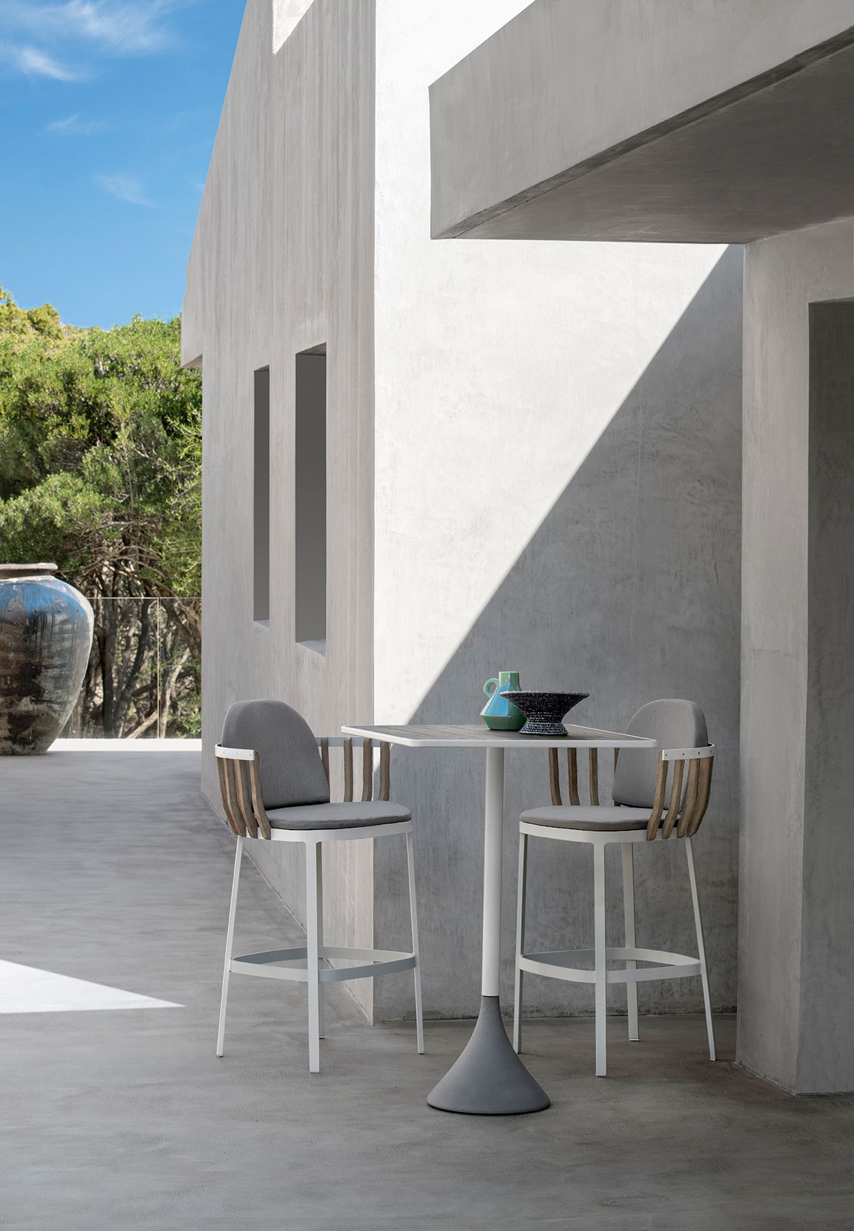 Стол с бетонным и алюминиевым основанием и столешницей из тика Ethimo ARCH-00050344 - Вид №2