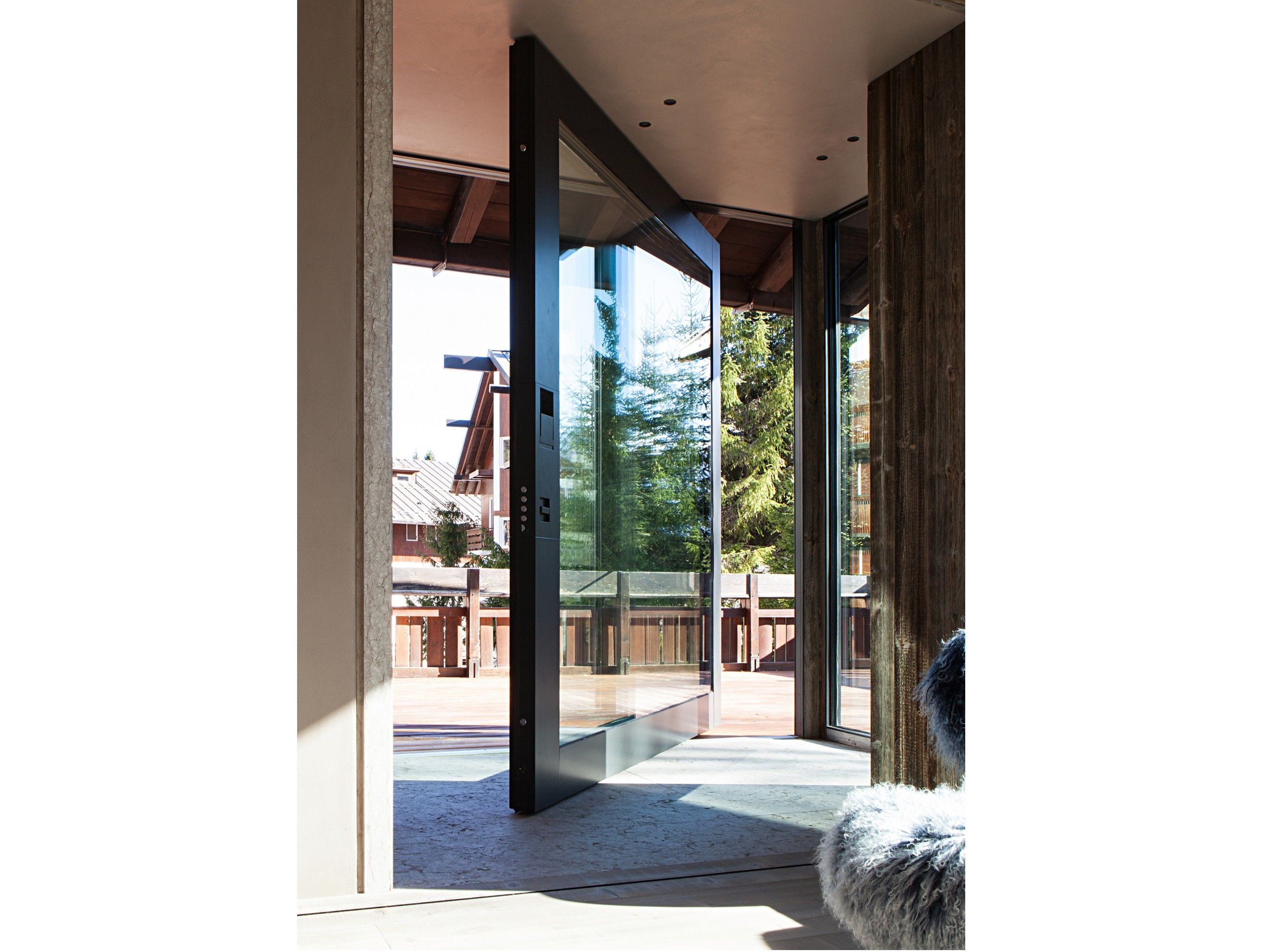 Застекленная распашная дверь с алюминиевой отделкой Oikos ARCH-00001421