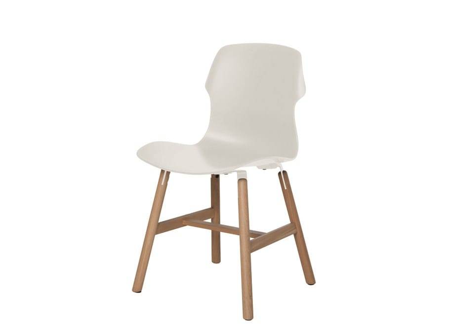 Стул из полипропилена с деревянными ножками Casamania & Horm стерео ARCH-00135003