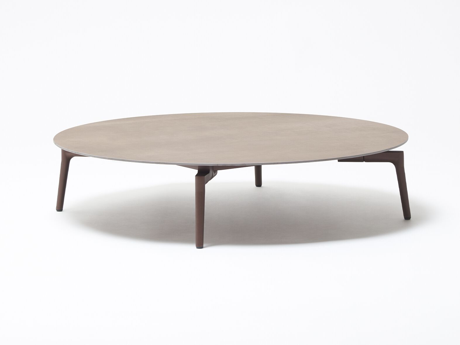 Окрашенный алюминиевый круглый низкий стол с керамогранитной столешницей FAST Aikana ARCH-00058222 - Вид №1