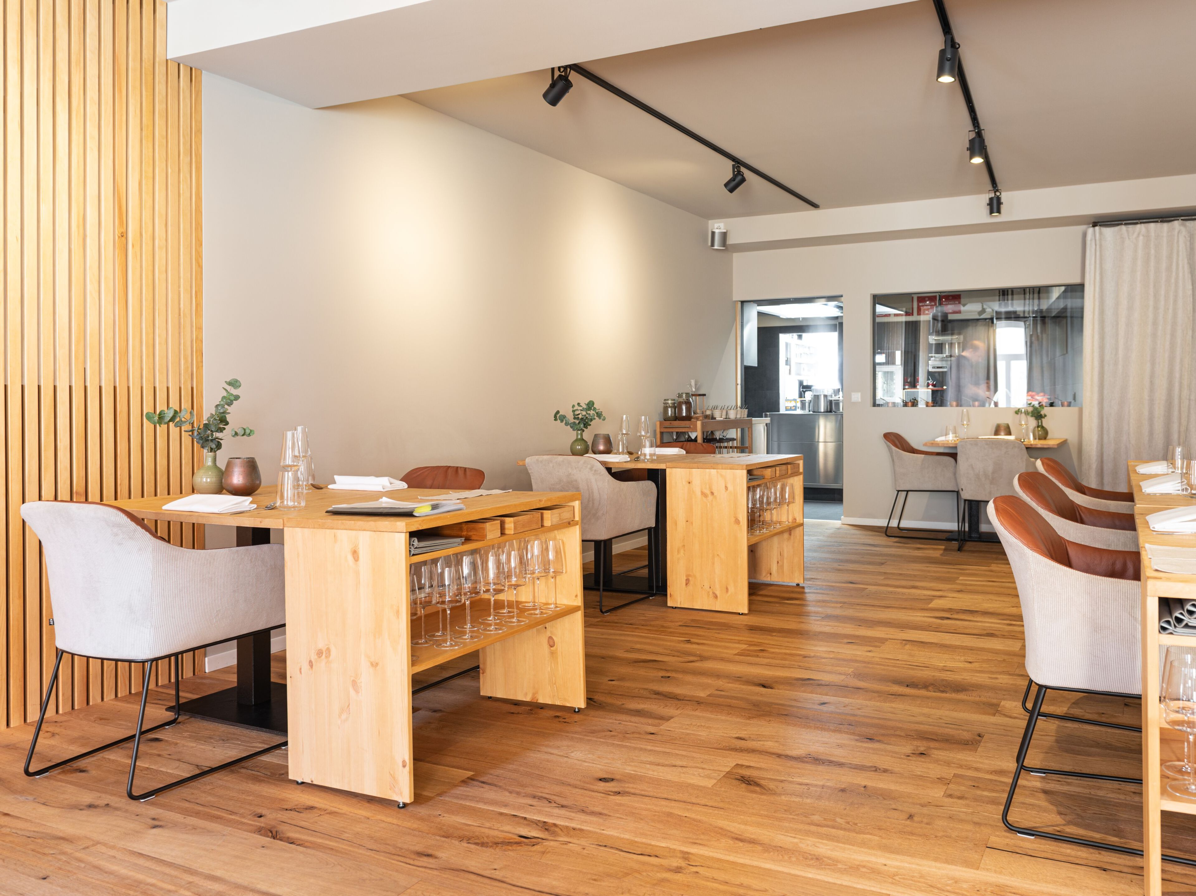 Стул для ресторана с подлокотниками KFF Youma Casual ARCH-00032872 - Вид №11