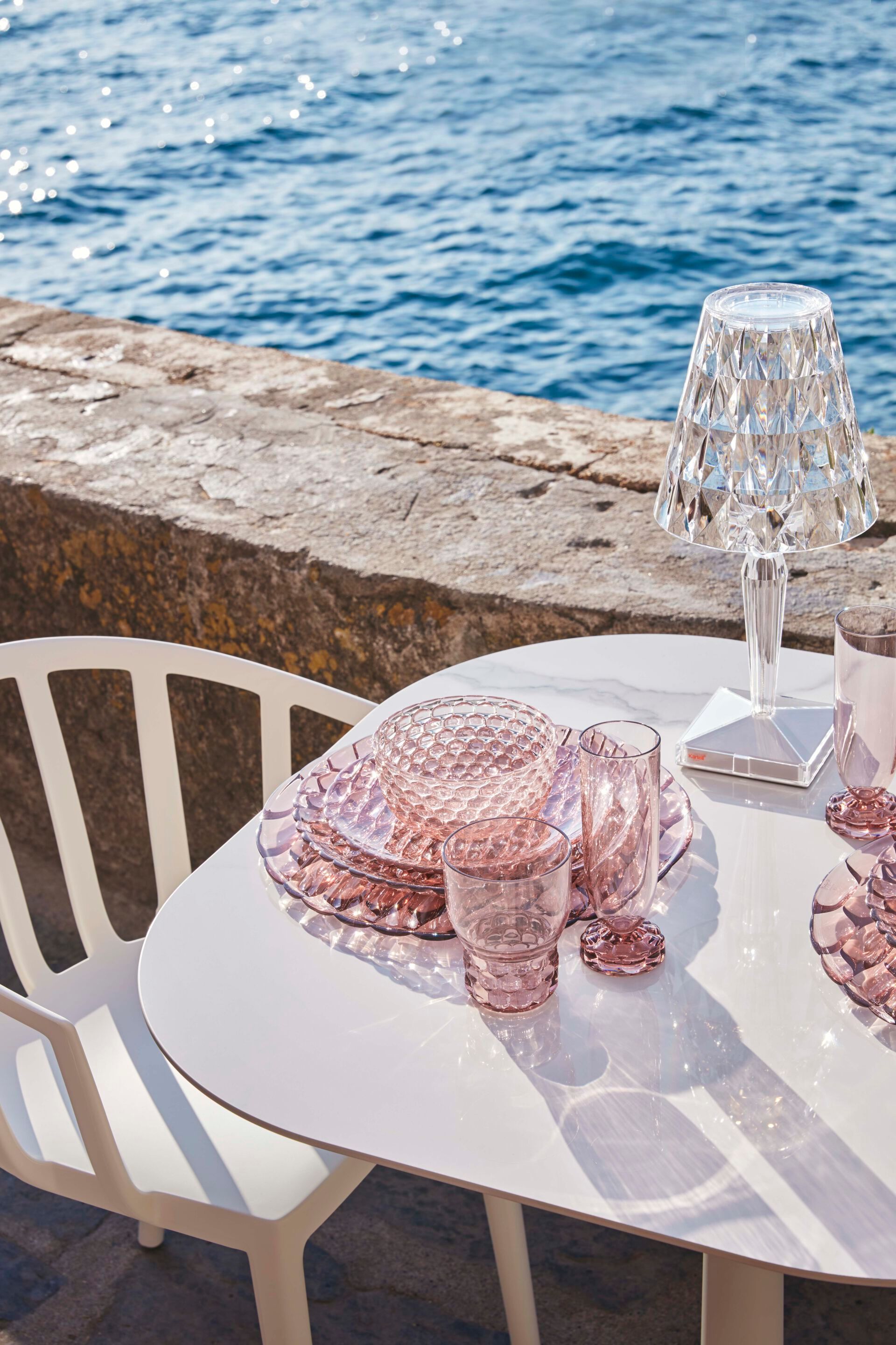 Светодиодная настольная лампа из инженерного пластика с батарейным питанием Kartell BATTERY ARCH-00018992 - Вид №27