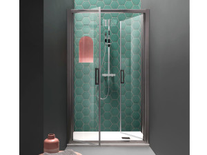 Алюминиевая и стеклянная нишевая душевая кабина с распашной дверью