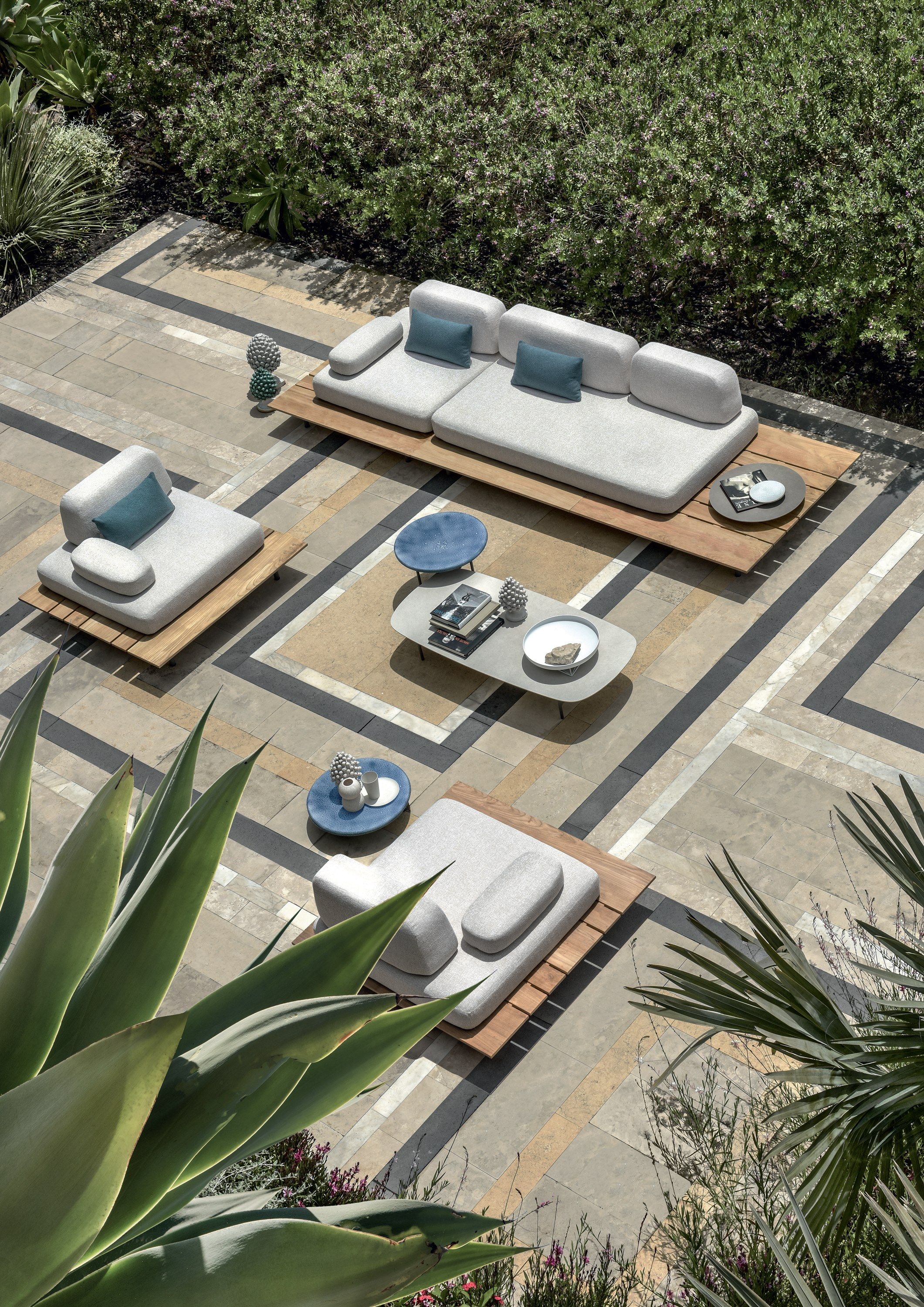 Керамический овальный журнальный столик Ethimo Calipso ARCH-00063176 - Вид №4