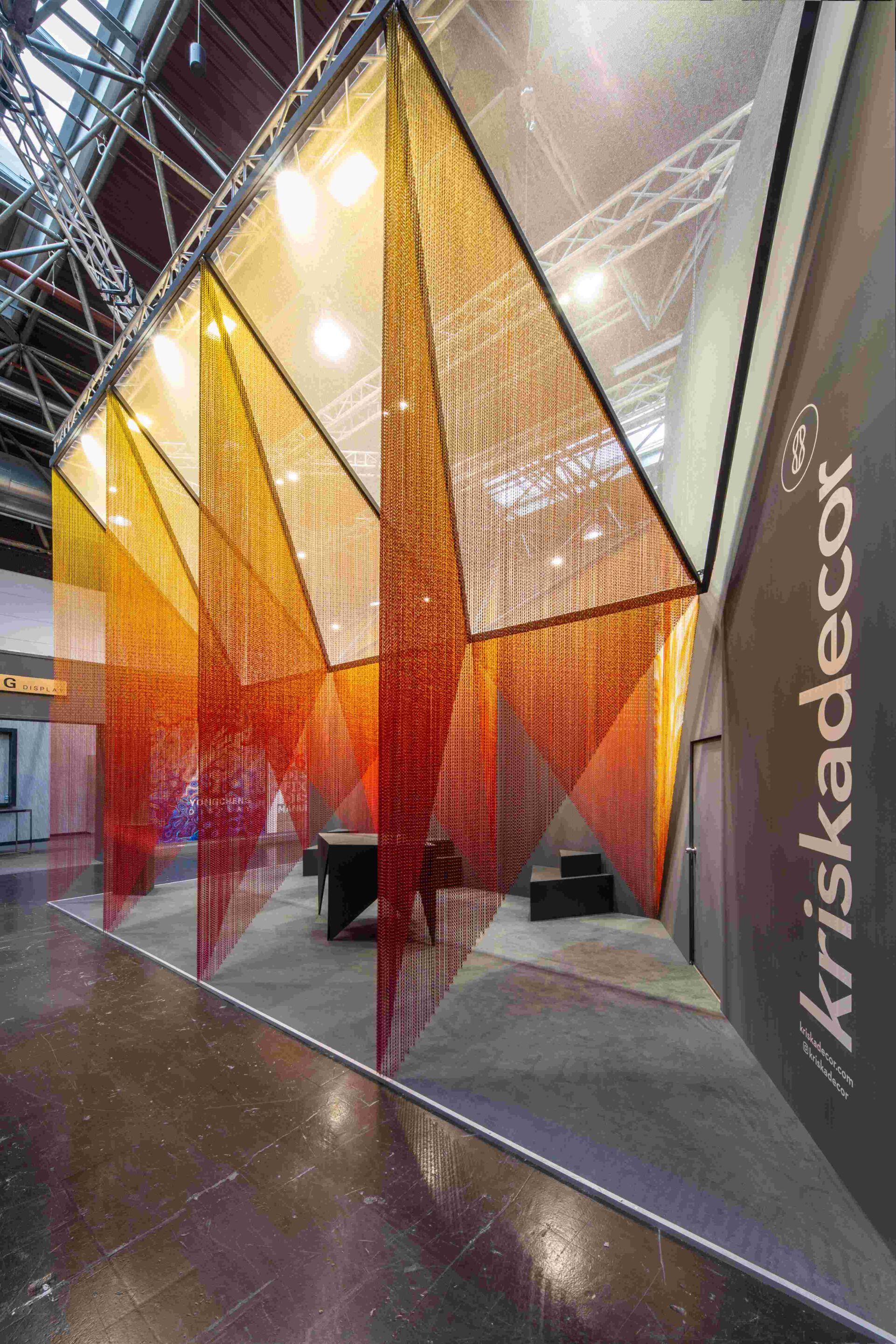 Алюминиевая цепь водопад занавес Kriskadecor EUROSHOP 2020 STAND ARCH-00144522 - Вид №2