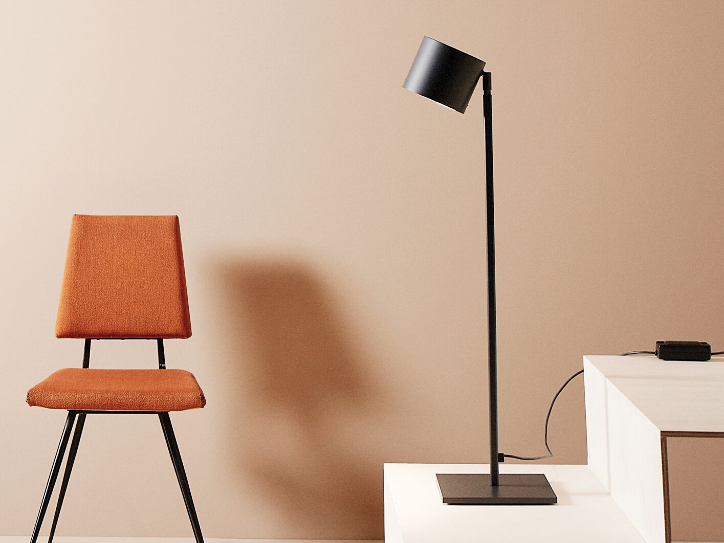 Регулируемая светодиодная настольная лампа Renzo Serafini простой ARCH-00099642