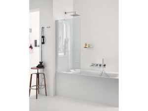 Стеклянная стена ванны