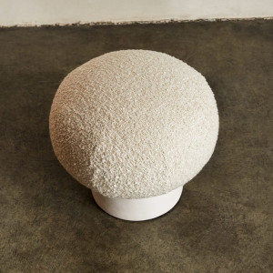 Стул из смолы и ткани