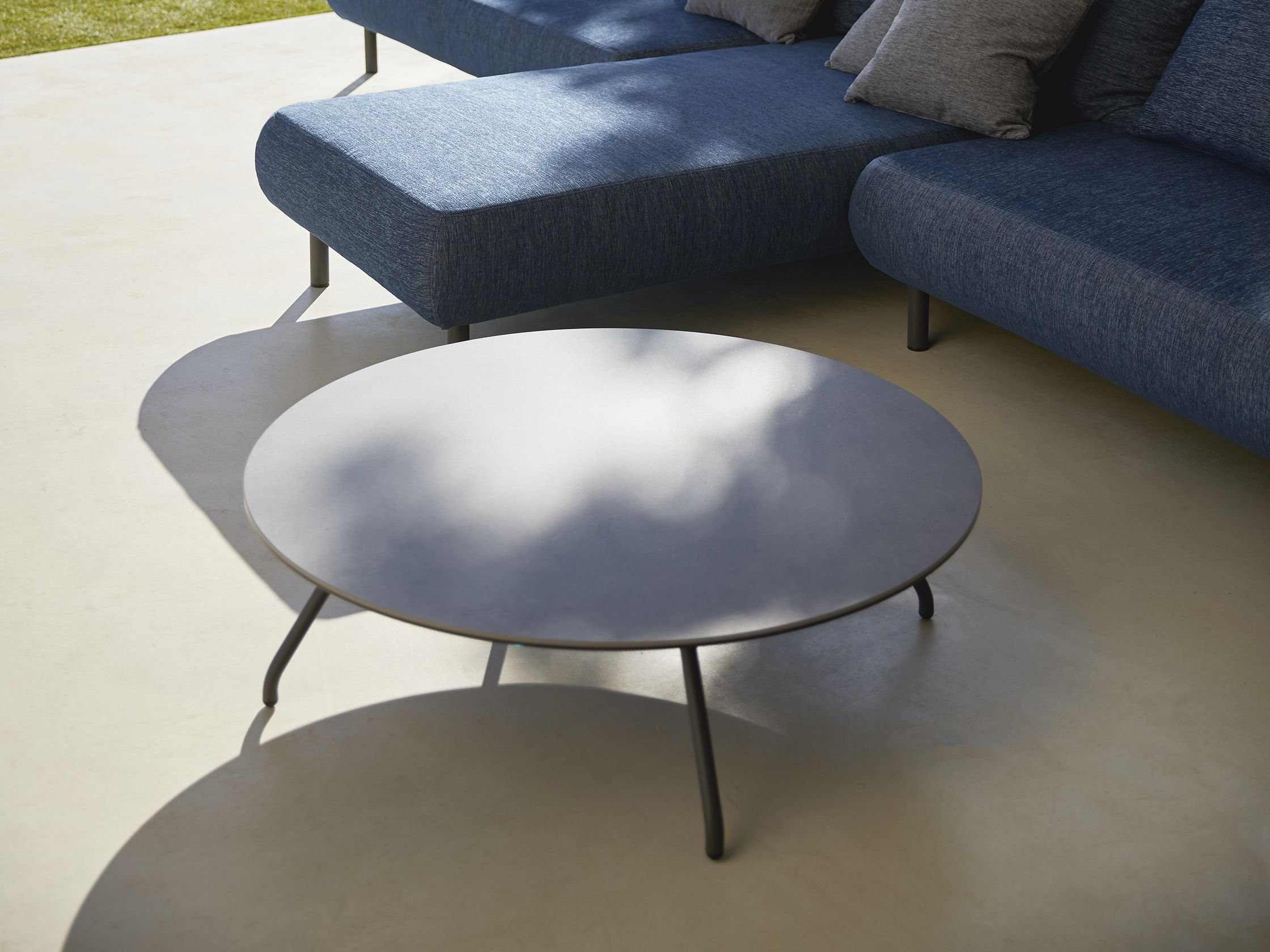 Круглый садовый столик MUSOLA Nansa ARCH-00064222