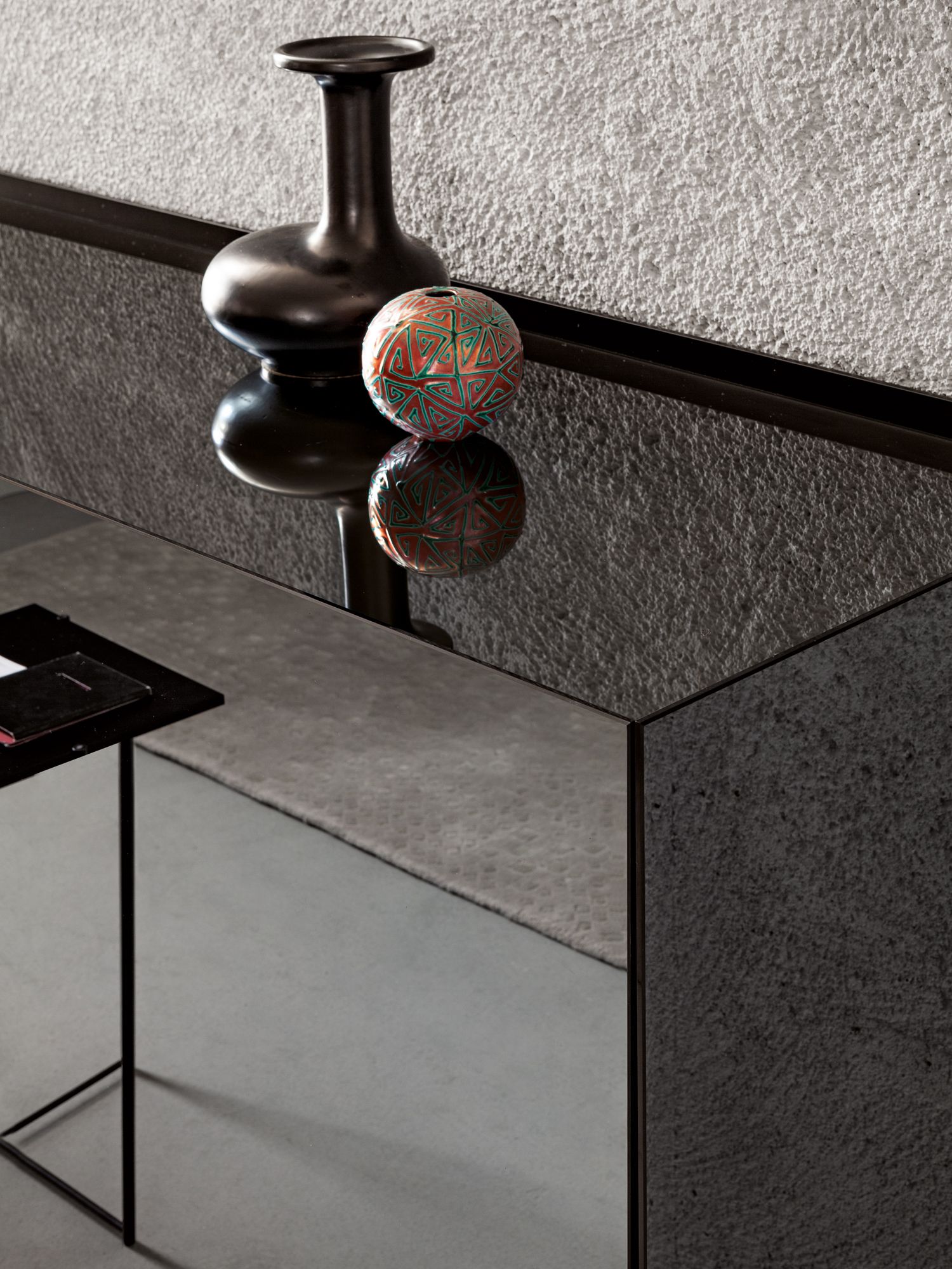 Стеклянный шкаф Stopsol с копланарными дверями Capo d’Opera ателье ARCH-00005241