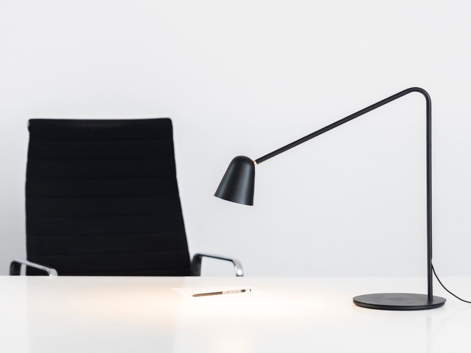 Стальная регулируемая светодиодная настольная лампа Formagenda Chaplin ARCH-00064240 - Вид №3