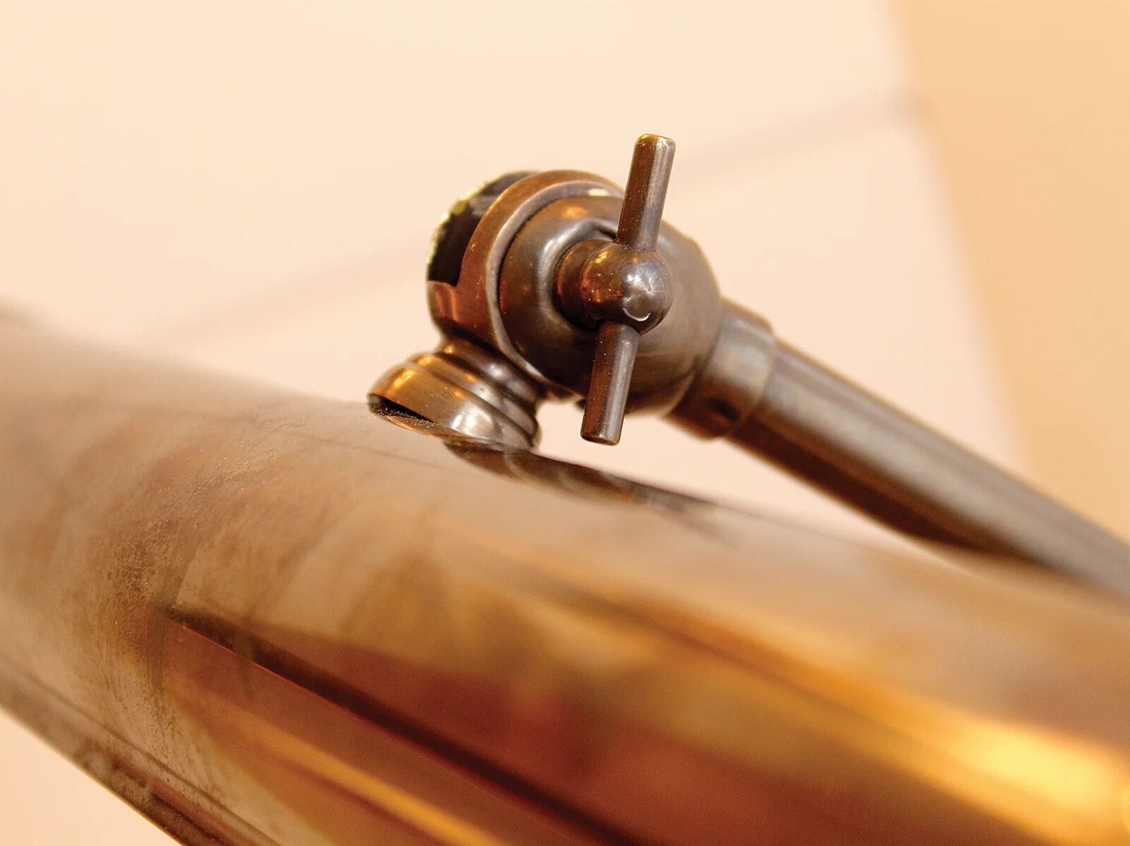 Латунный светодиодный настенный светильник для картин Authentage Lighting Rubens ARCH-00026062 - Вид №1