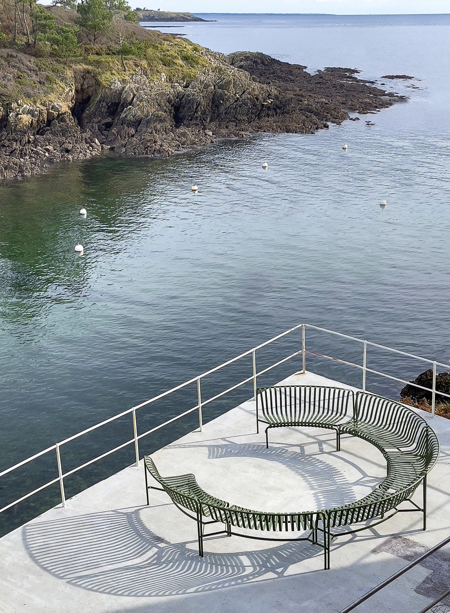 Стальная садовая скамейка с порошковым покрытием со спинкой Hay Палисад ARCH-00074175 - Вид №44