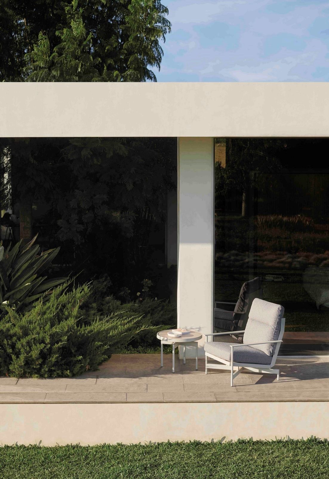 Фарфоровый круглый садовый столик GANDIABLASCO волны ARCH-00086253 - Вид №7