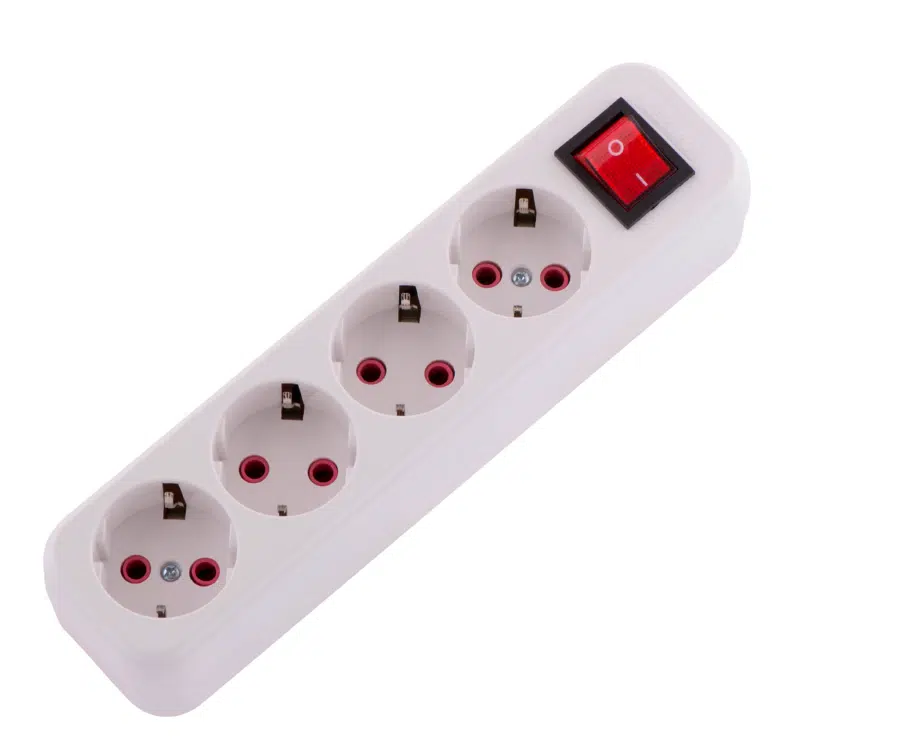 LILA Удлинитель без шнура с заземлением 4 входа, с выключателем белый LEZARD 720-0400-402