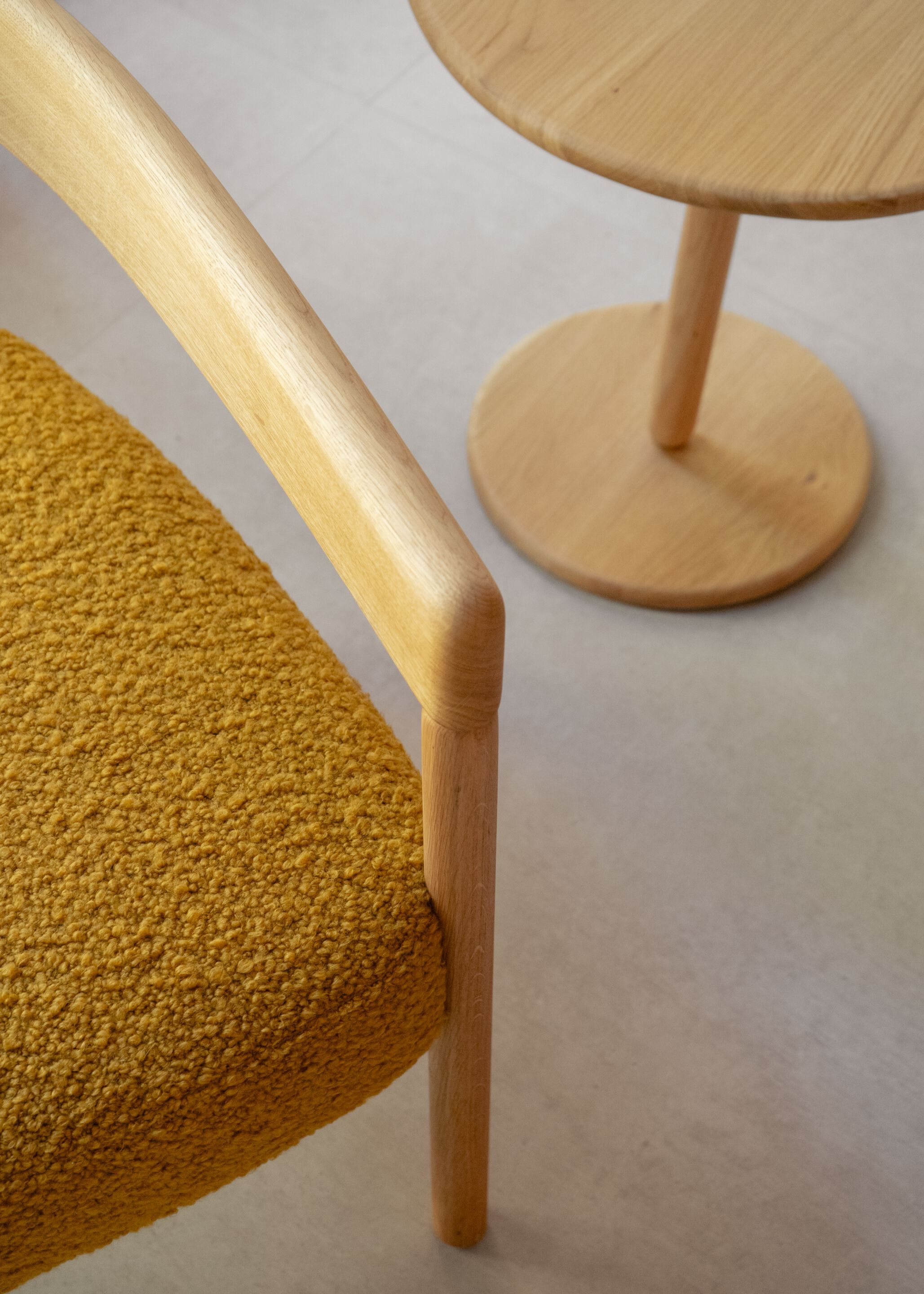 Деревянное кресло с мягким сиденьем Omelette Editions Nua ARCH-00005894 - Вид №4