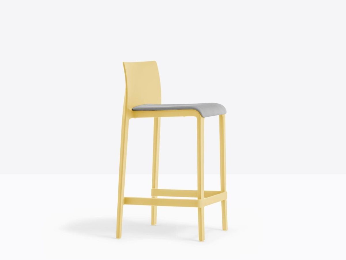 Полипропиленовый стул с мягким сиденьем Pedrali Volt ARCH-00127649 - Вид №1