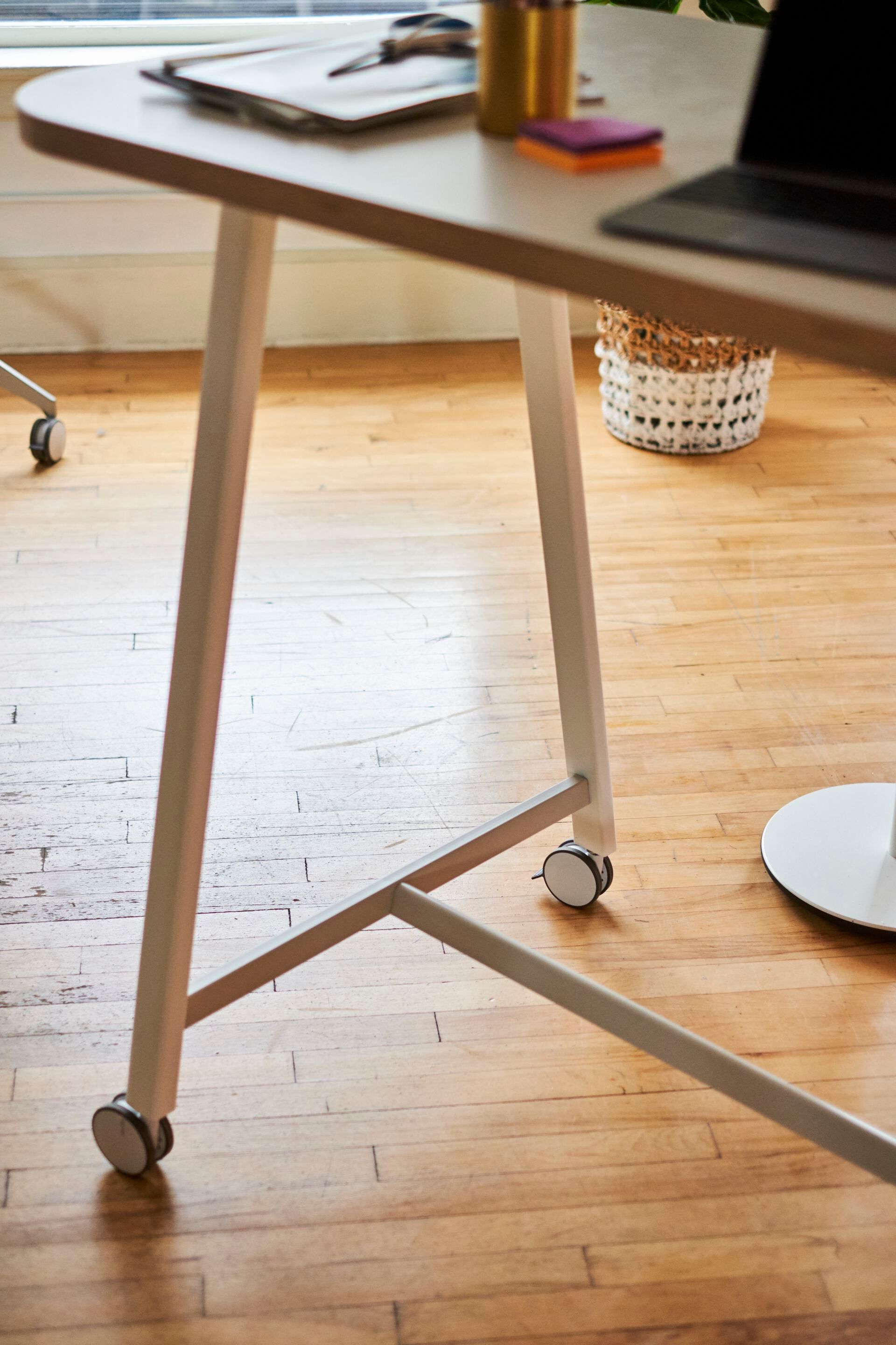 Высокий стол для совещаний из меламина с колесами Haworth POPUP ARCH-00086013 - Вид №6