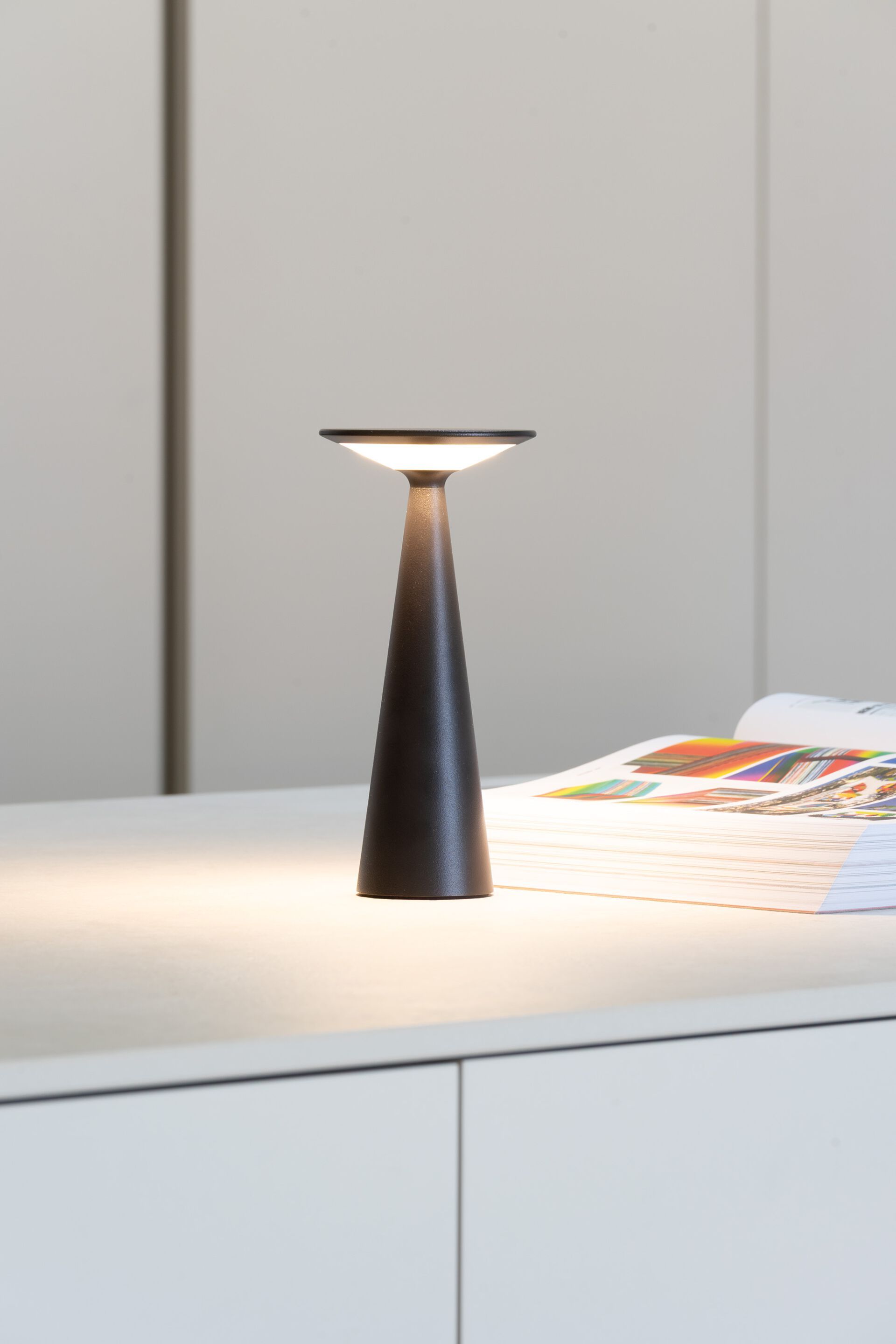 Алюминиевая аккумуляторная настольная лампа Zafferano DAMINA ARCH-00129759 - Вид №9