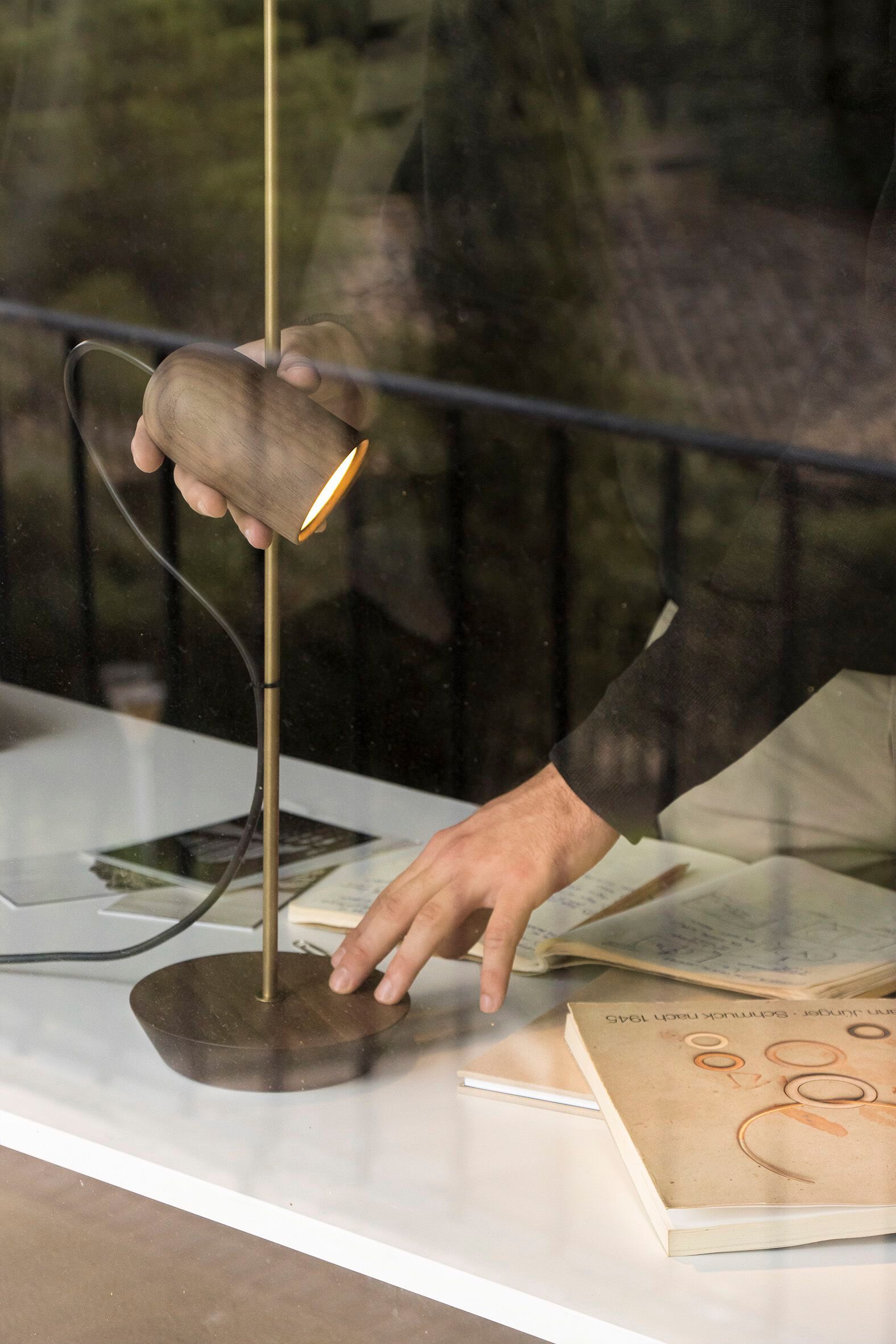 Грецкий орех регулируемая светодиодная настольная лампа NOMON Onfa ARCH-00042548 - Вид №9