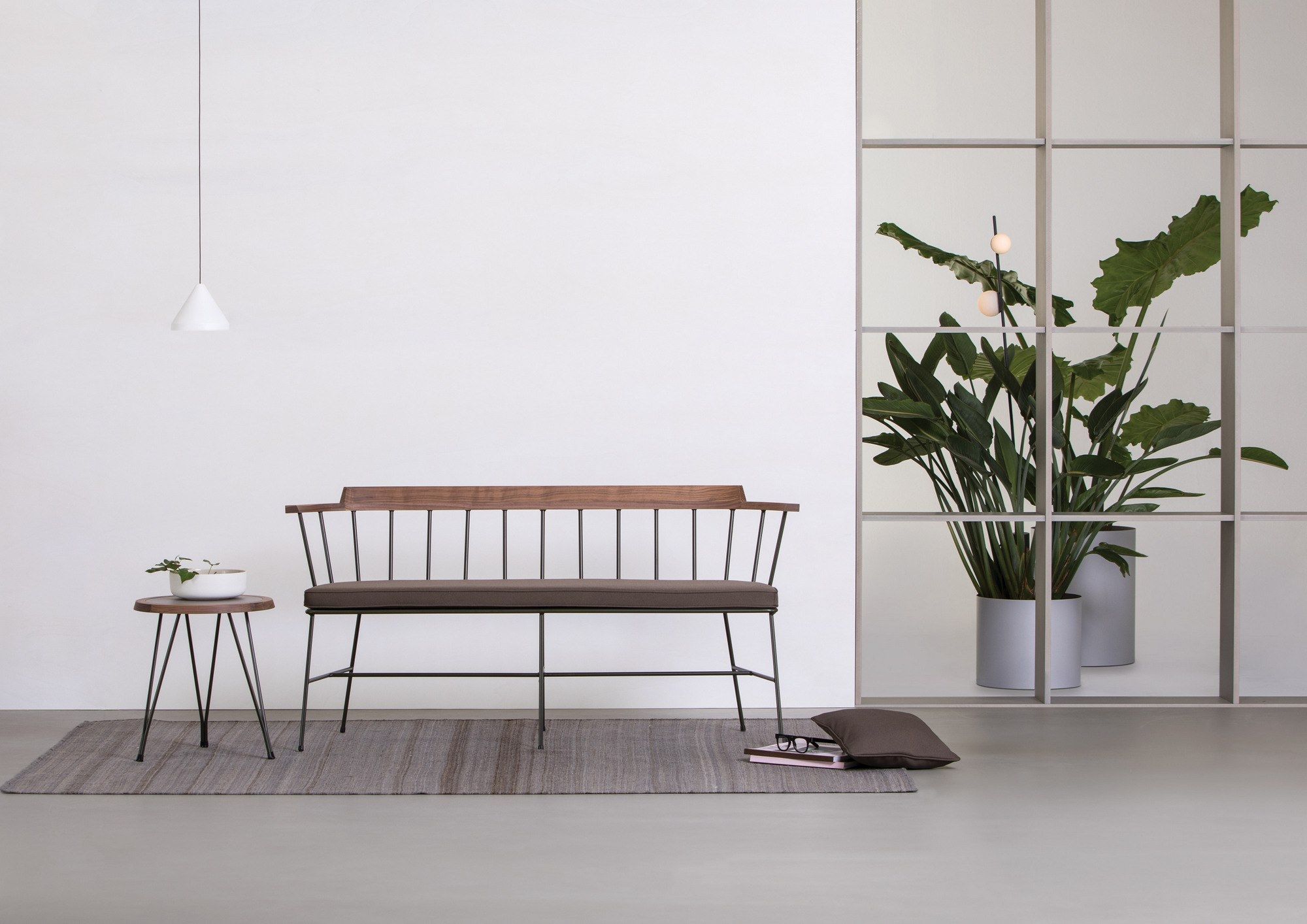 Круглый стальной журнальный столик с порошковым покрытием Vergés Mim ARCH-00101723 - Вид №1