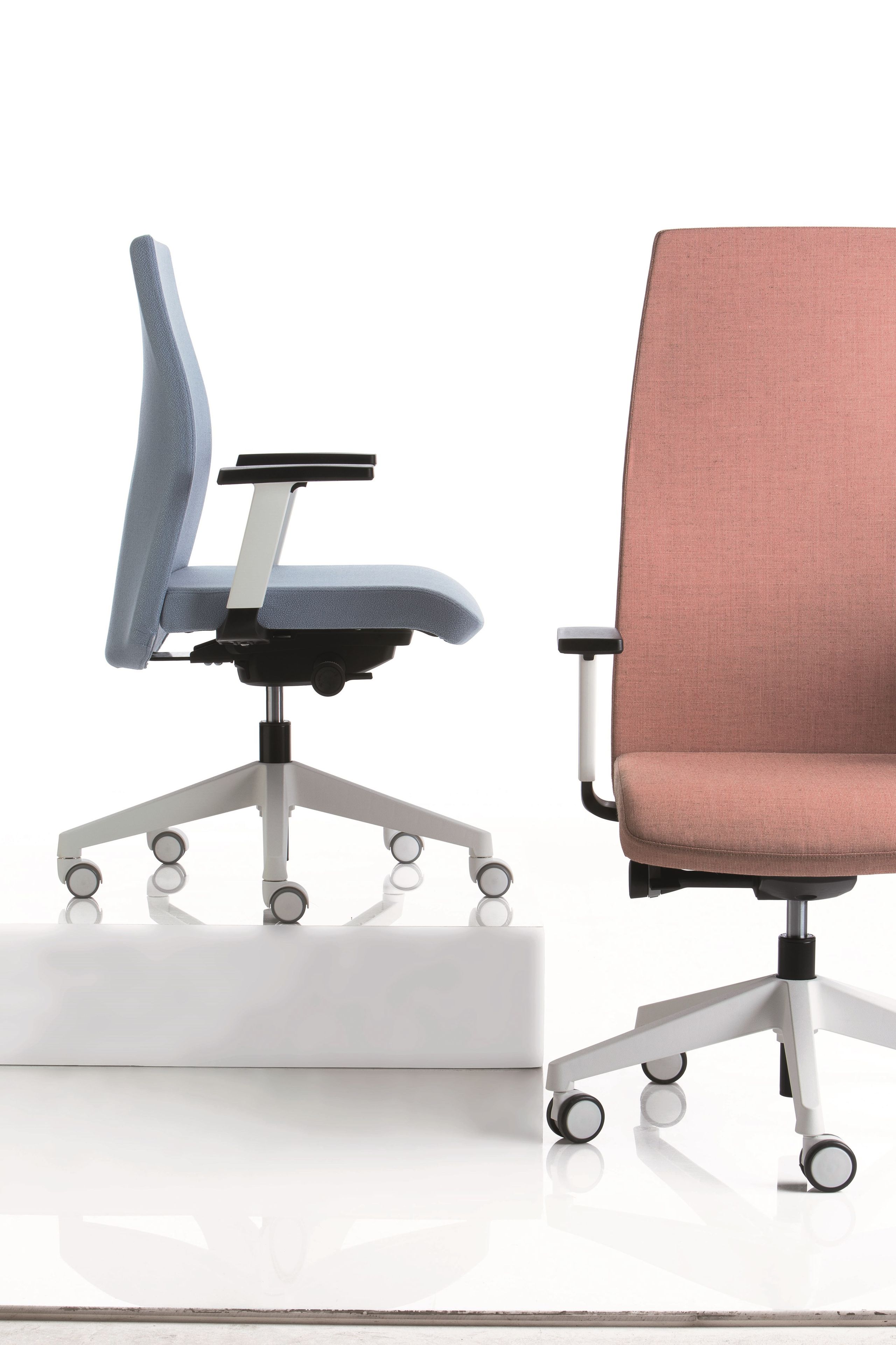 Регулируемое по высоте кожаное офисное кресло с колесами Luxy SmartOffice ARCH-00087775 - Вид №5